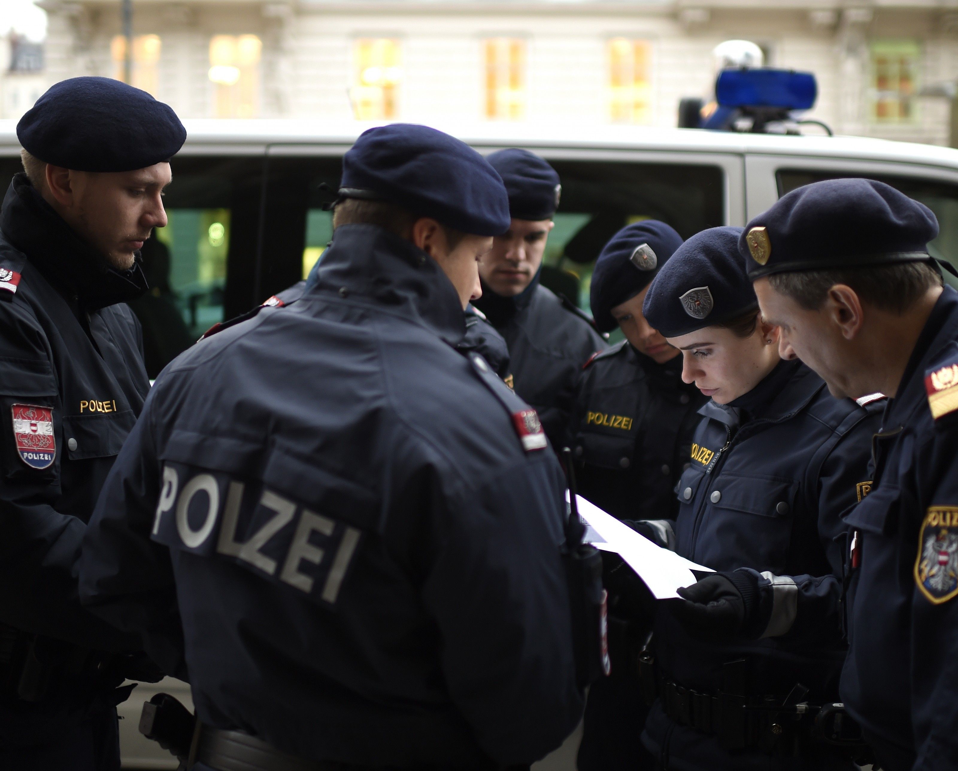 Bei einer Abschiebung in der Leopoldstadt wurden zwei Beamte attackiert