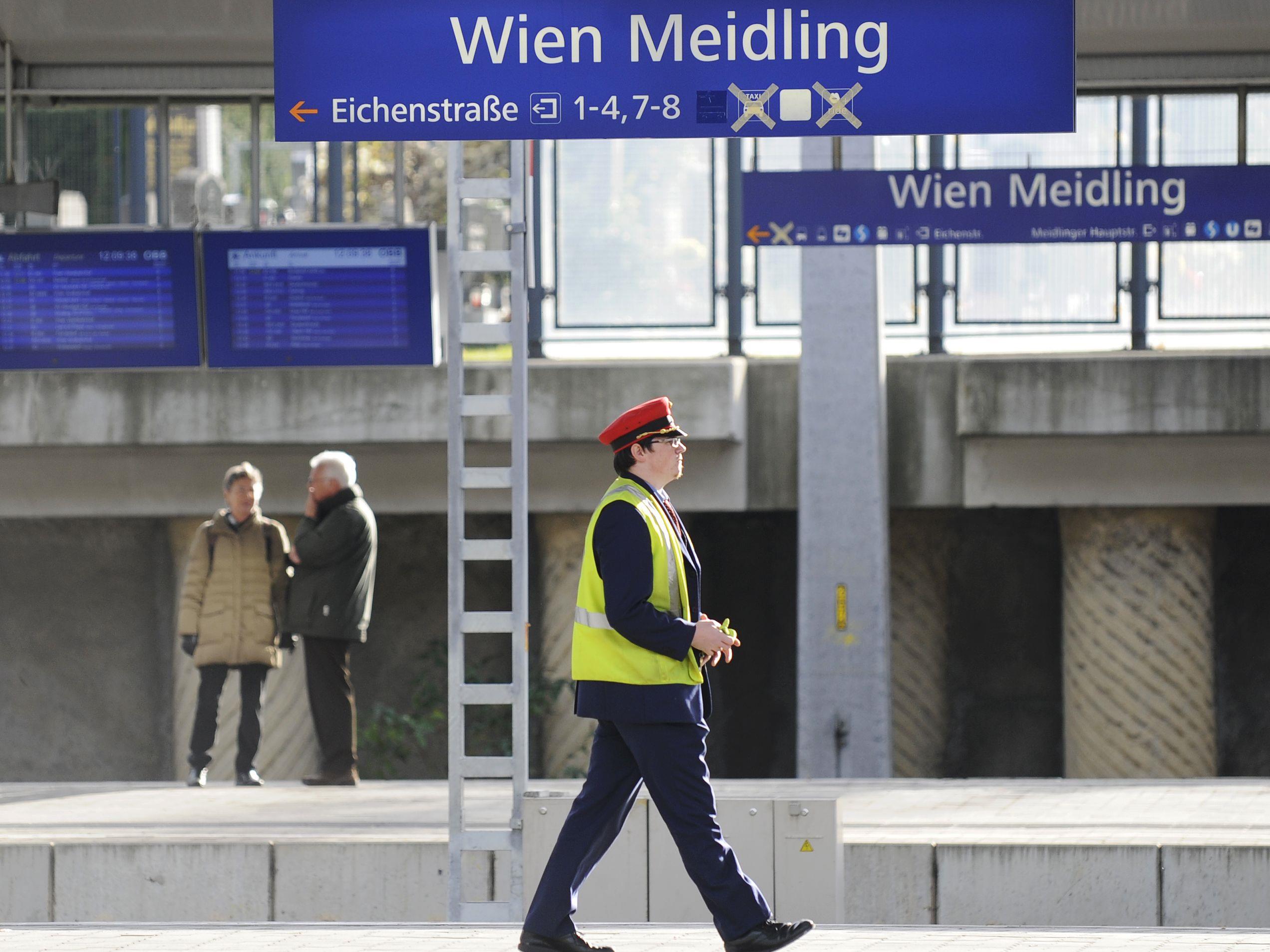 "Zug fährt (wieder) ab" am Bahnhof Wien-Meidling