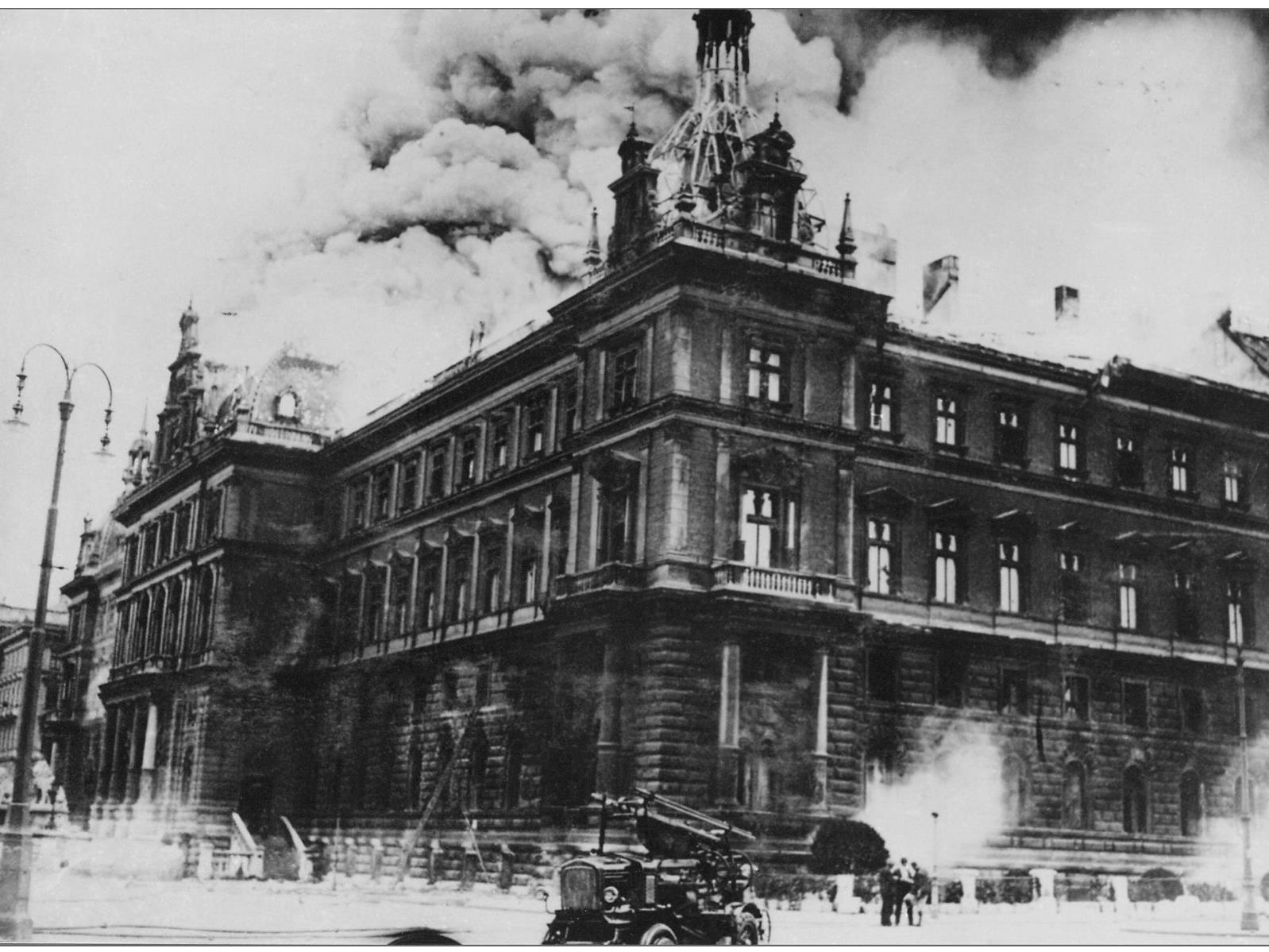 Am 15. Juli 1927 legten Arbeiter ein Feuer im Wiener Justizpalast.