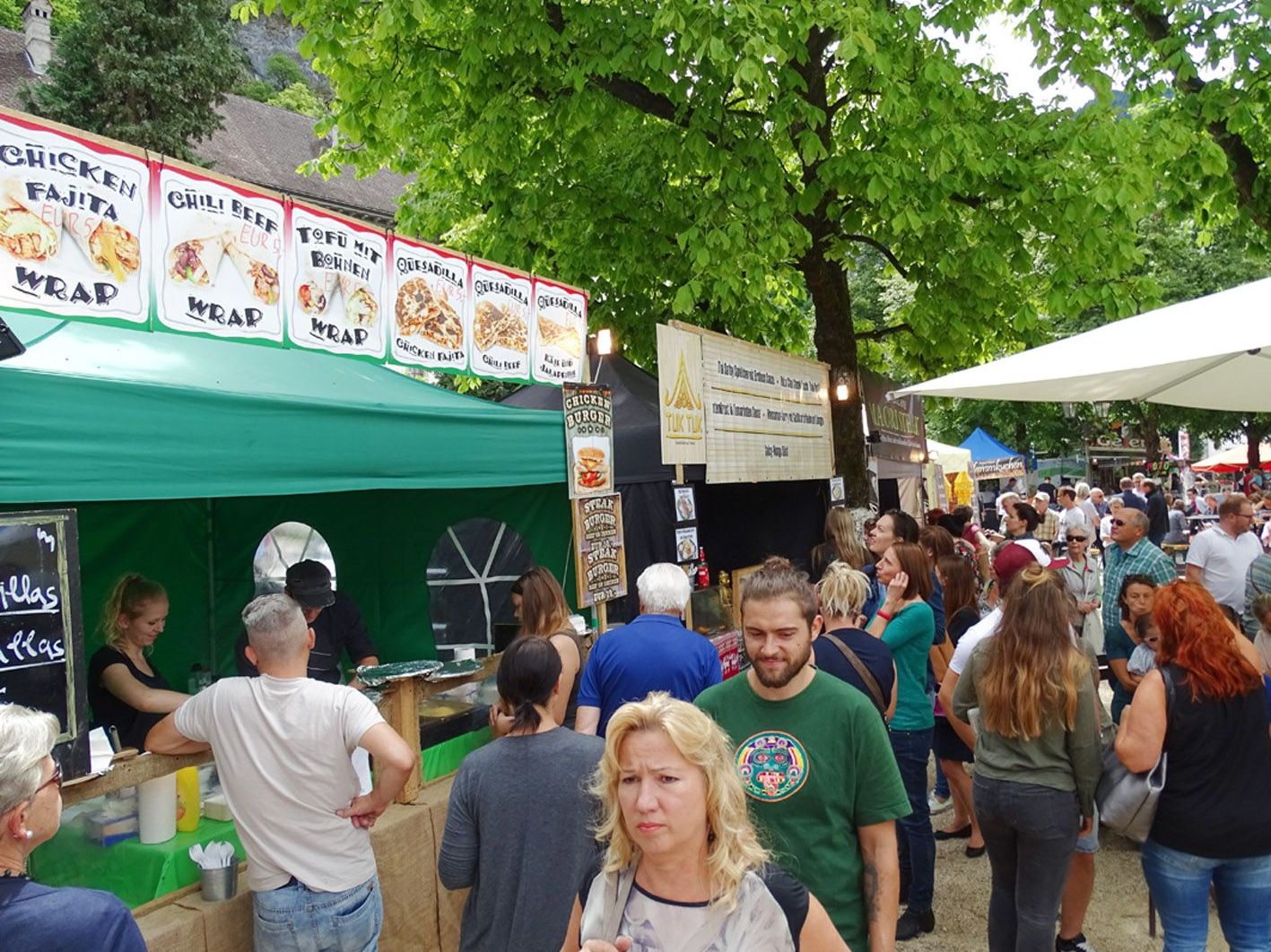 Das erste „European Street Food Festival“ in Hohenems sorgte für einen vollen Schlossplatz. Das erste „European Street Food Festival“ in Hohenems sorgte für einen vollen Schlossplatz.