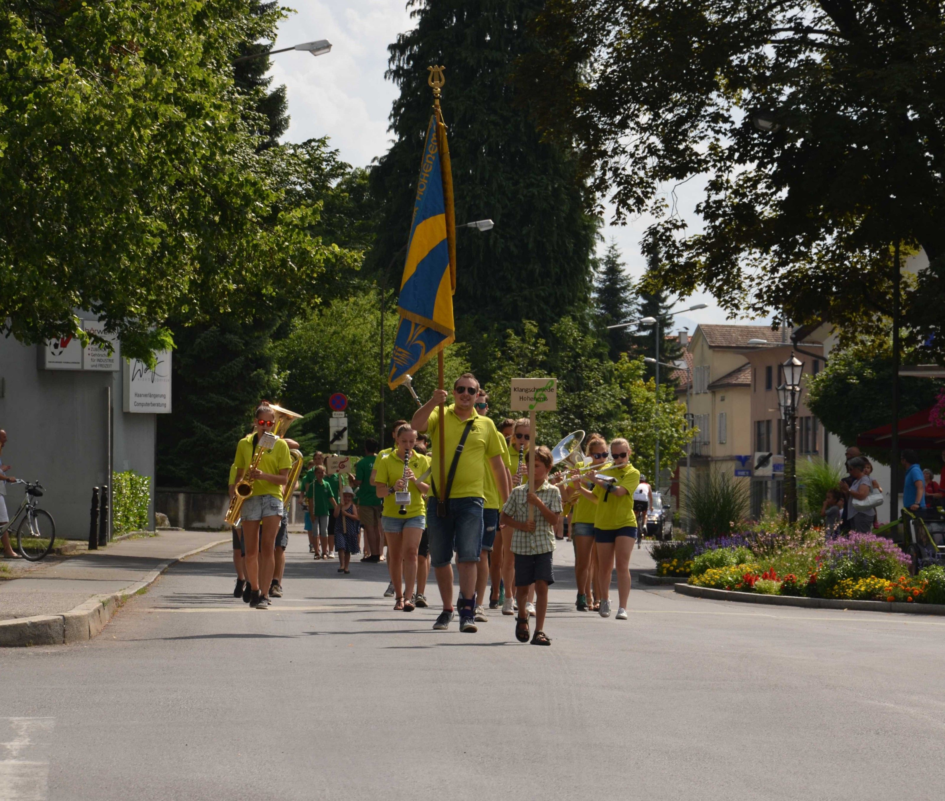 Einzug der Jugendmusiken beim Sommerfest der Bürgermusik Hohenems Einzug der Jugendmusiken beim Sommerfest der Bürgermusik Hohenems