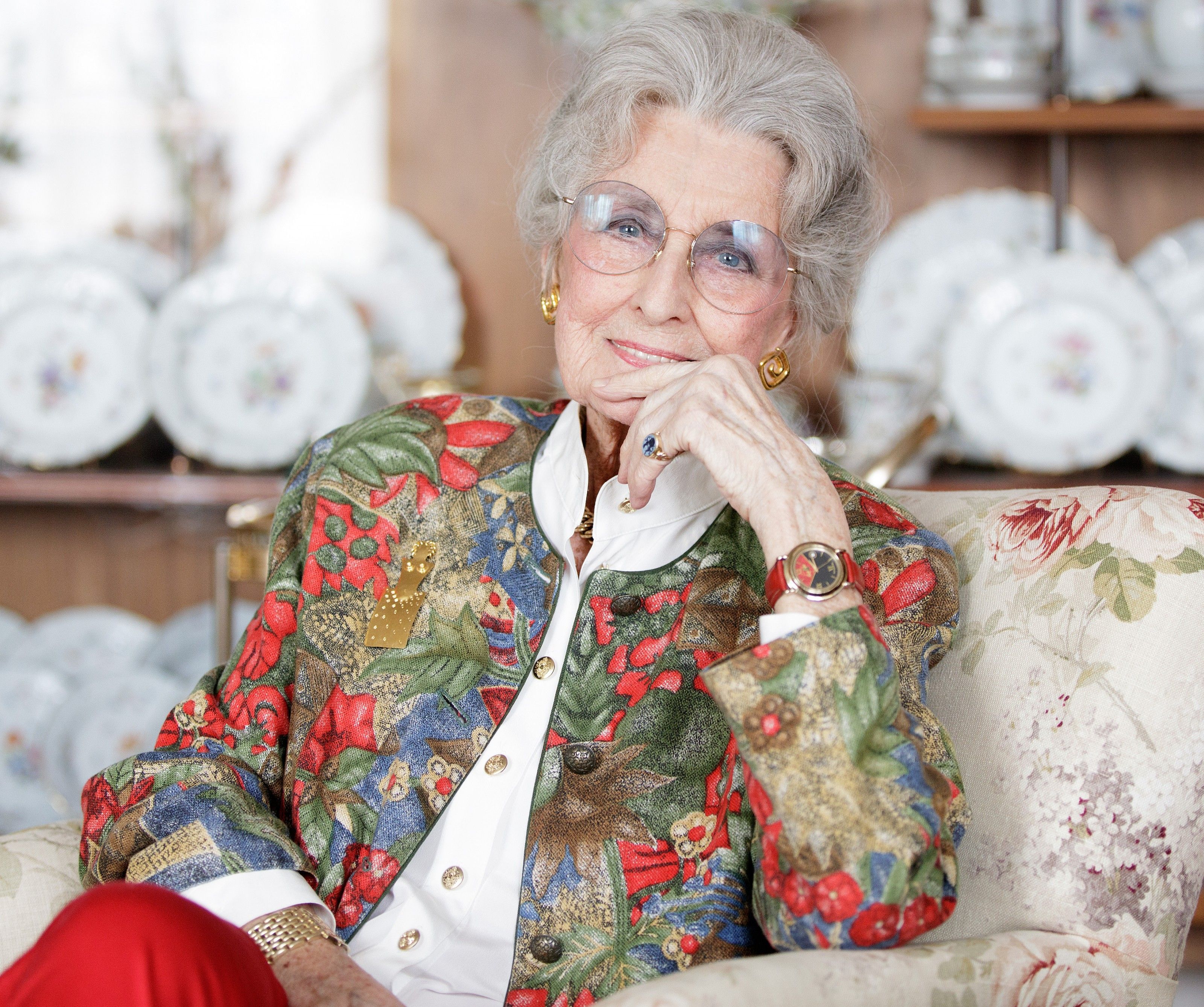 Die Grand Dame des Opernballs spricht sich für die NEOS aus Die Grand Dame des Opernballs spricht sich für die NEOS aus
