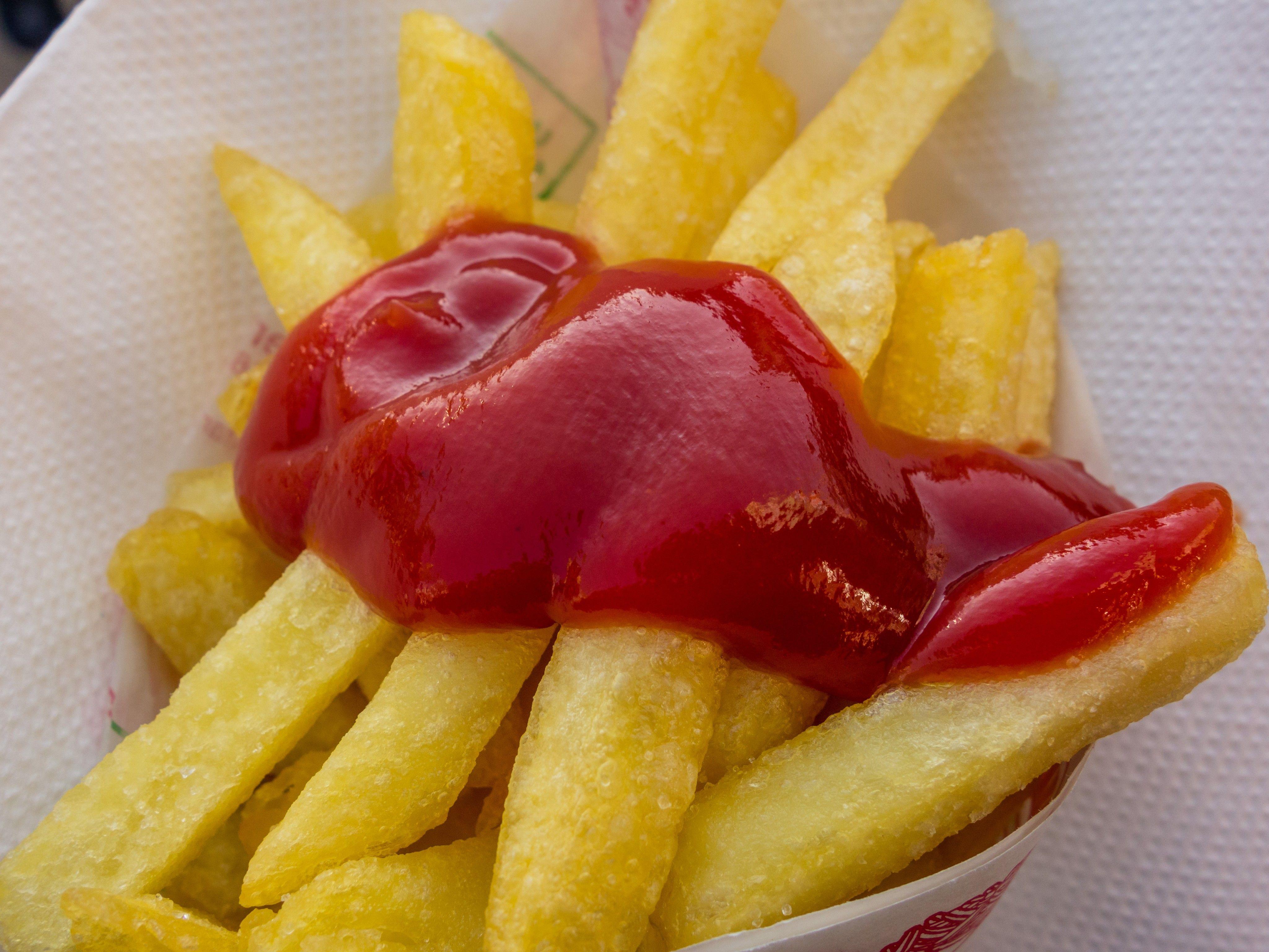 Neue EU-Regeln sollen ab 2019 das möglicherweise krebserregende Acrylamid in Lebensmitteln wie Pommes frites, Chips oder Knäckebrot so weit wie möglich zurückdrängen