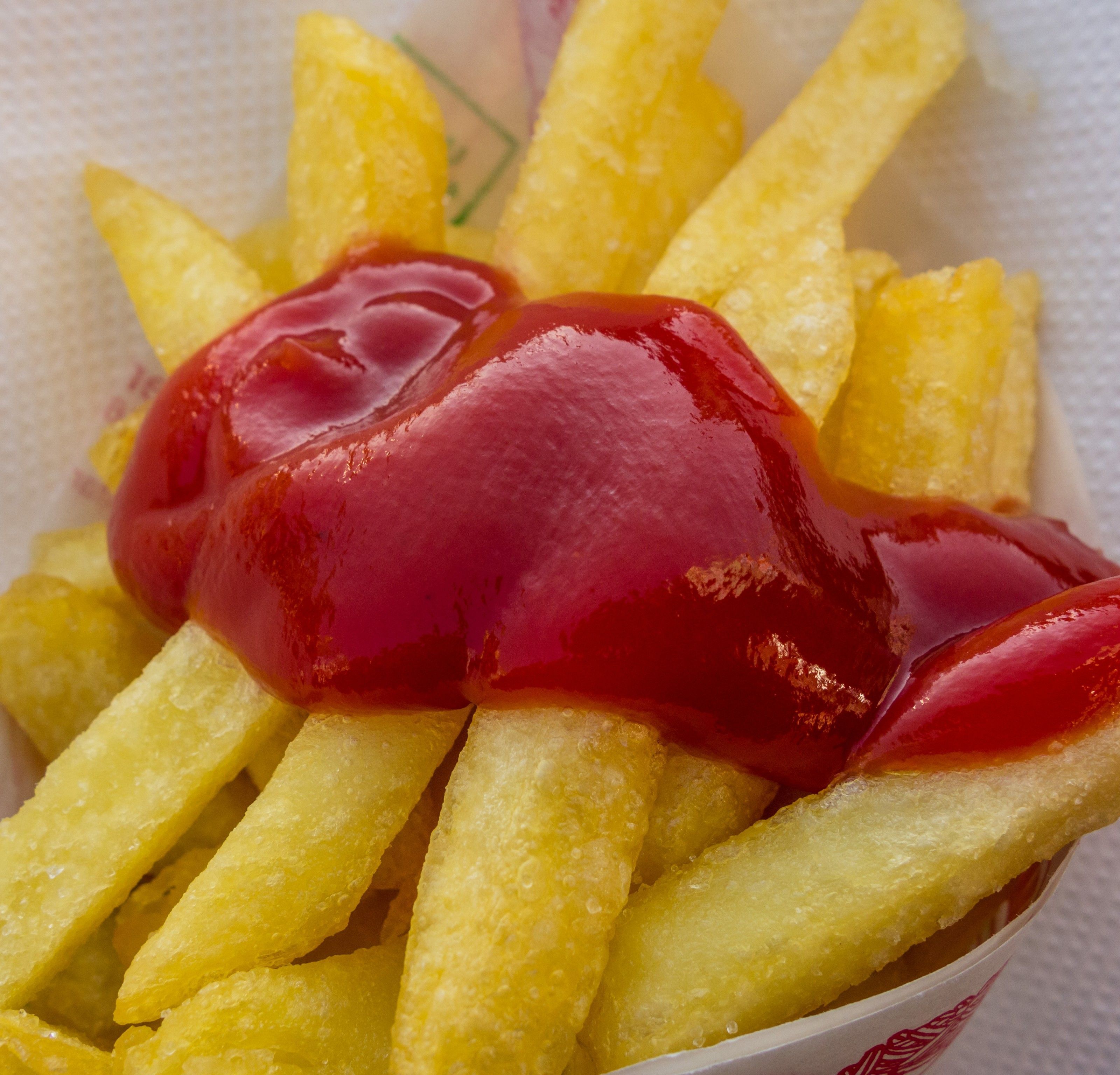 Neue EU-Regeln sollen ab 2019 das möglicherweise krebserregende Acrylamid in Lebensmitteln wie Pommes frites, Chips oder Knäckebrot so weit wie möglich zurückdrängen Neue EU-Regeln sollen ab 2019 das möglicherweise krebserregende Acrylamid in Lebensmitteln wie Pommes frites, Chips oder Knäckebrot so weit wie möglich zurückdrängen