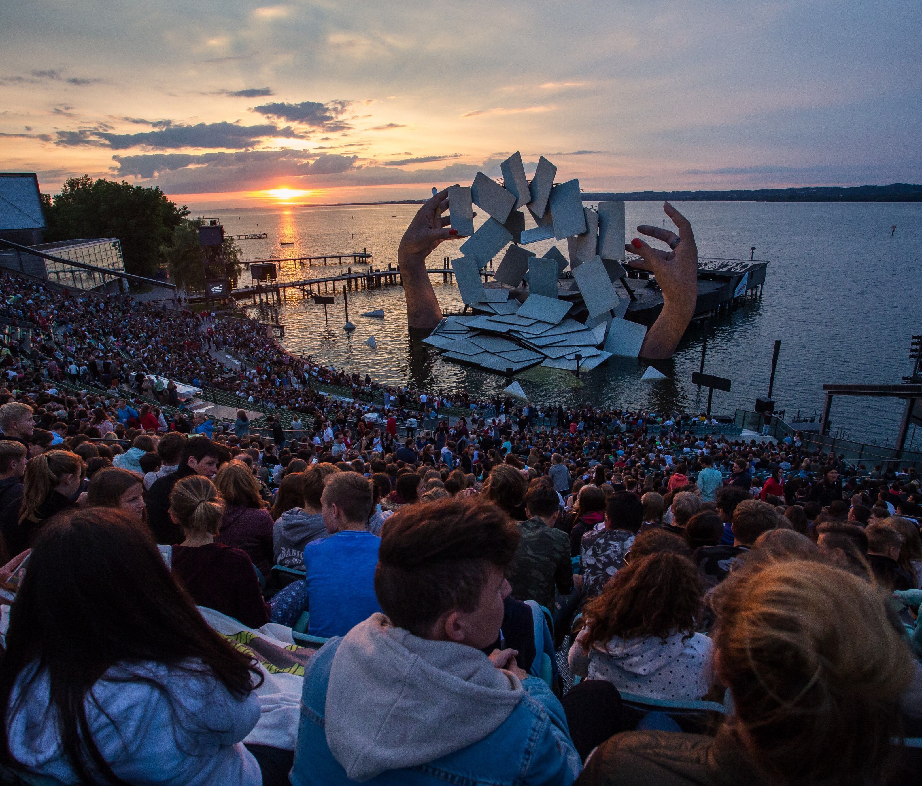 Bei der Fotoprobe für "Carmen" auf der Seebühne spielte das Wetter perfekt mit. Bei der Fotoprobe für "Carmen" auf der Seebühne spielte das Wetter perfekt mit.