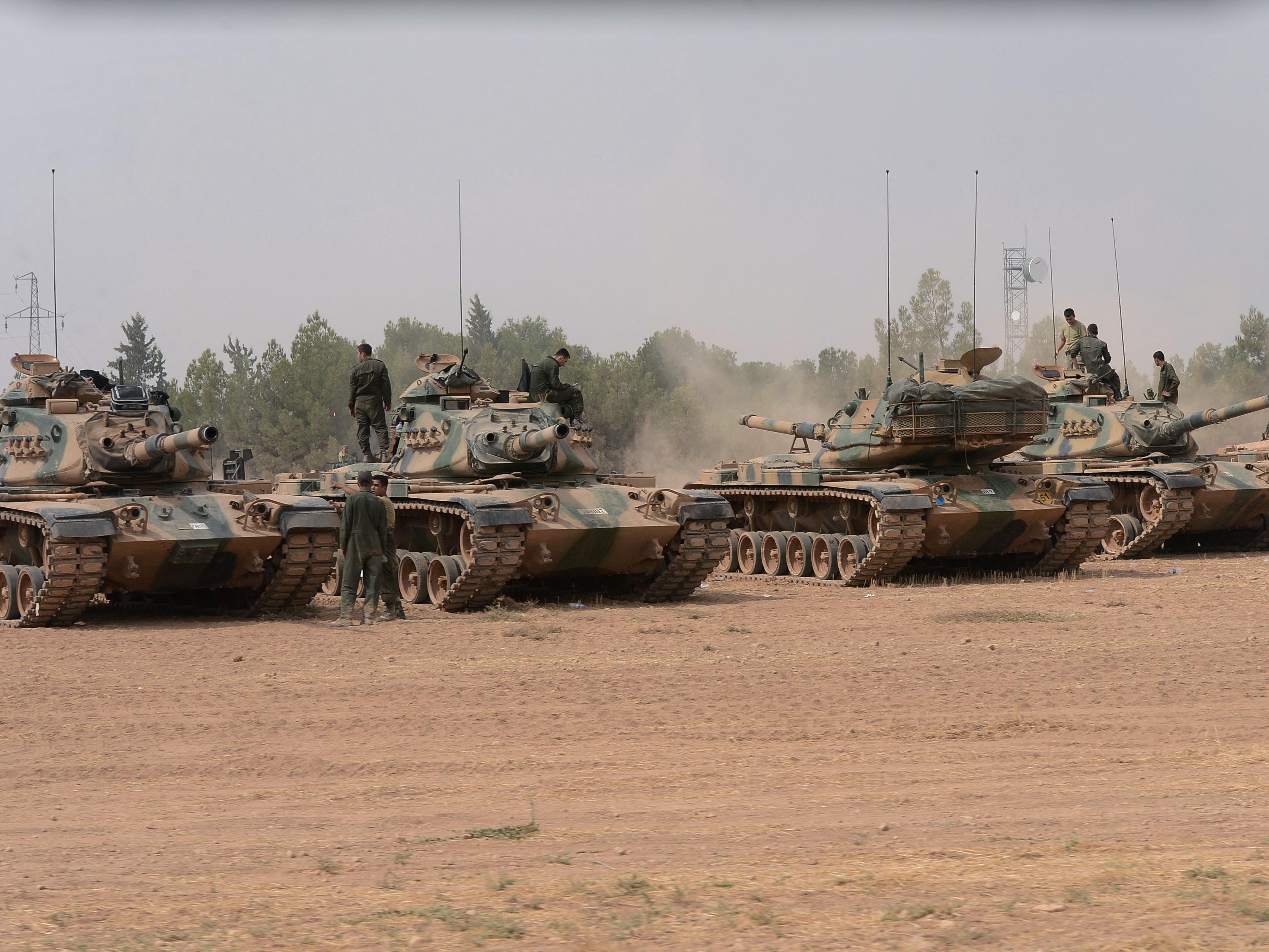 Türkei zieht Truppen zusammen.
