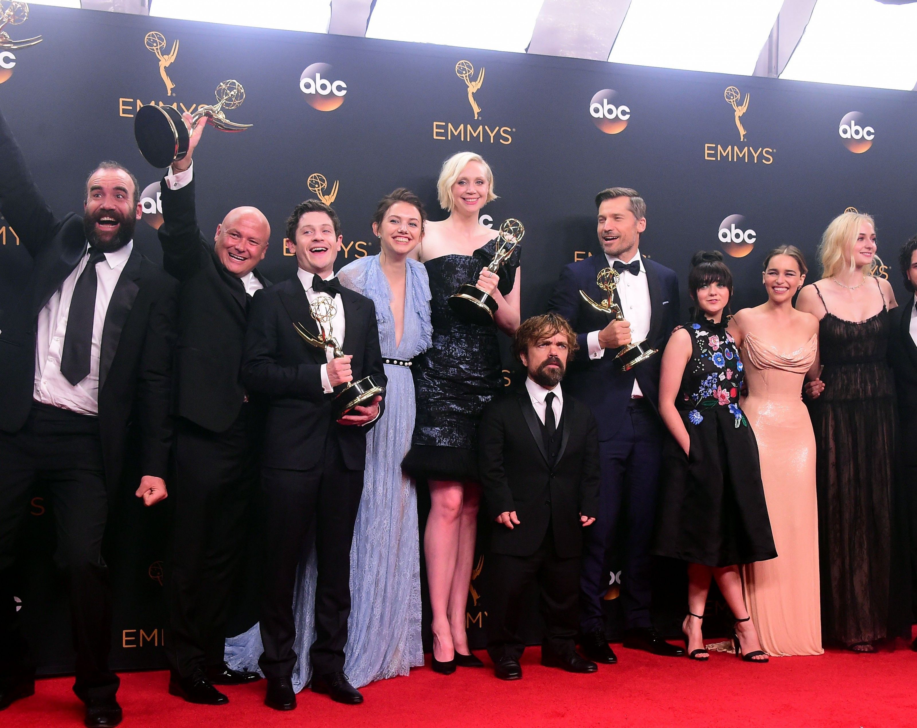 Die gesamte GoT Crew bei den 68th Emmy Awards im September 2016.