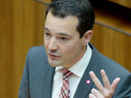 Der Vorarlberger NEOS-Mandatar Gerald Loacker kritisiert das Sicherheitspaket. Der Vorarlberger NEOS-Mandatar Gerald Loacker kritisiert das Sicherheitspaket.