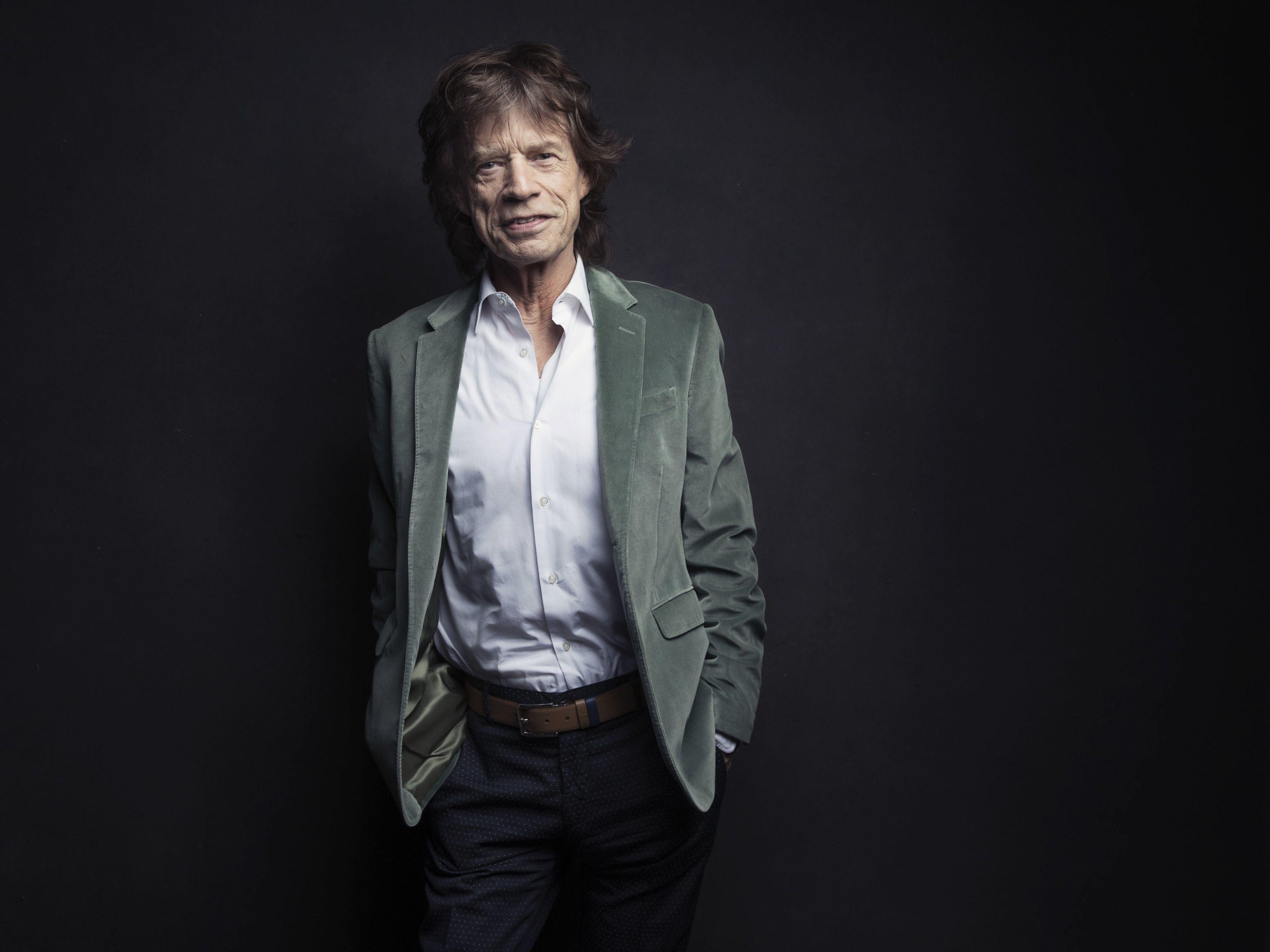Mick Jagger meldet sich mit zwei Solo-Songs zurück.