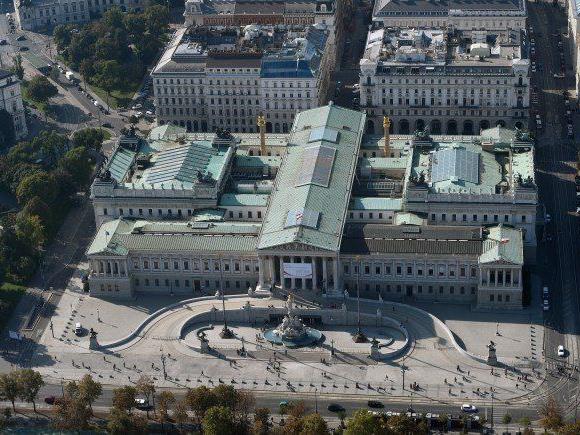 Das Parlament in Wien wird umgebaut.
