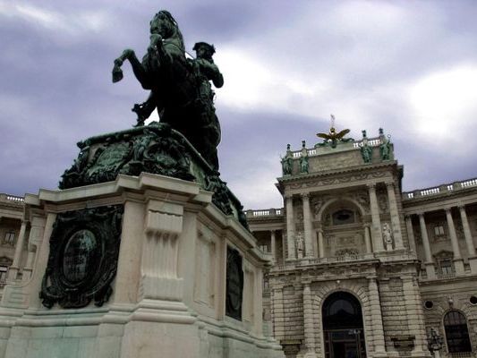 Das Prinz Eugen-Denkmal am Heldenplatz erinnert an die zahlreichen Siege des Feldherrn.