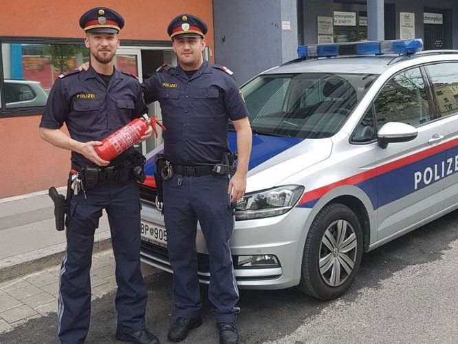 Die beiden Lebensretter der Polizei. Die beiden Lebensretter der Polizei.