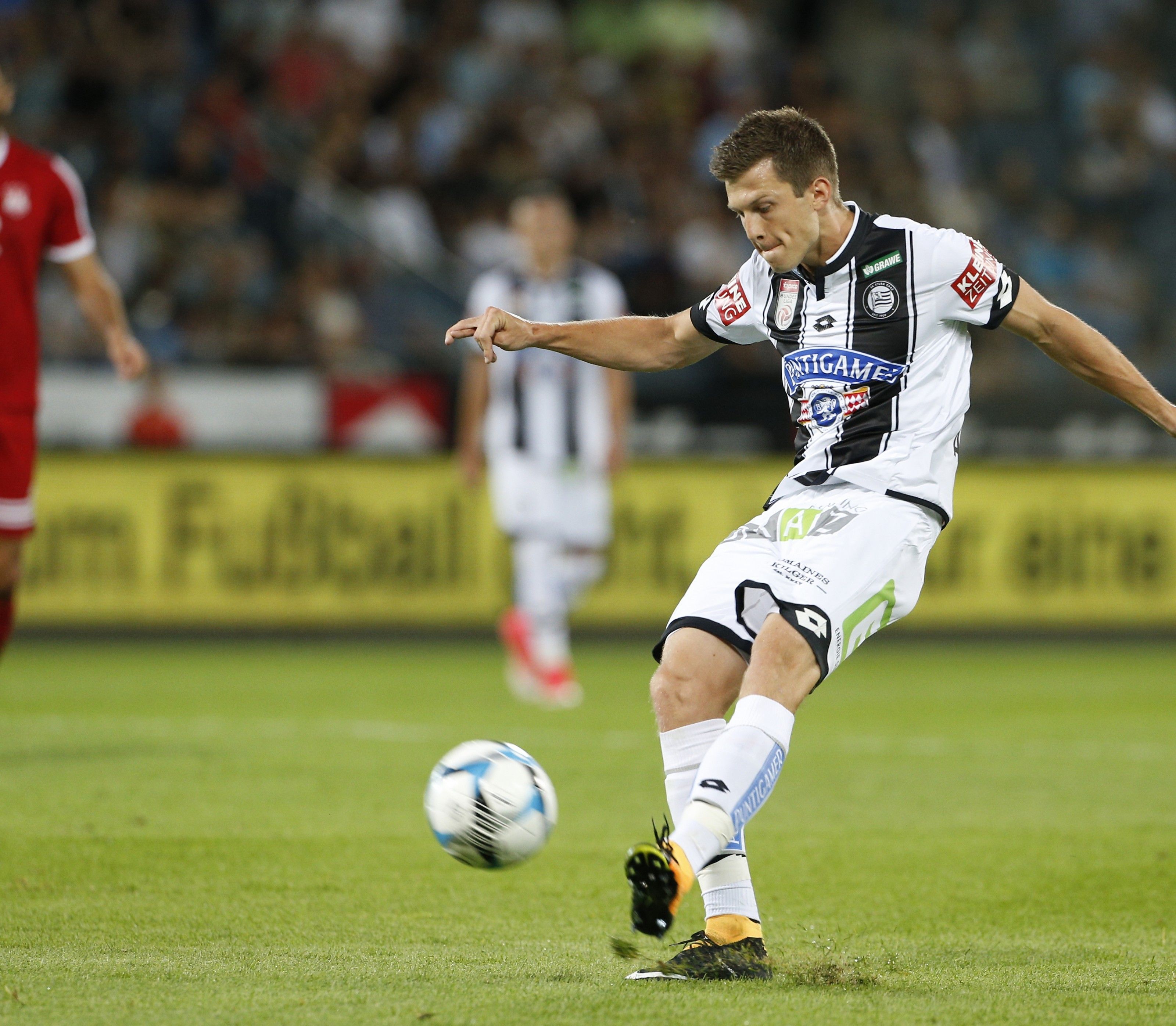 Sturm Graz sichert sich im Rückspiel der EL-Quali mit einem 3:0-Sieg den Aufstieg. Sturm Graz sichert sich im Rückspiel der EL-Quali mit einem 3:0-Sieg den Aufstieg.