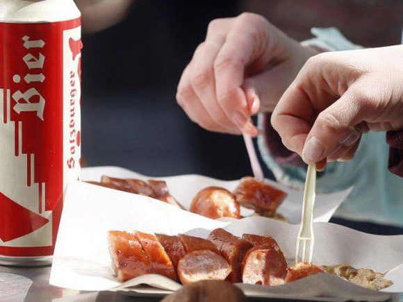 Der Umsatz der Würstel-, Kebab und Asiastände ist deutlich gesunken Der Umsatz der Würstel-, Kebab und Asiastände ist deutlich gesunken