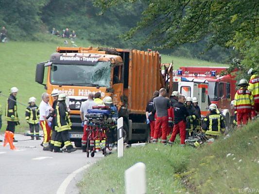 Tragischer Unfall mit Müllwagen in Baden-Württemberg