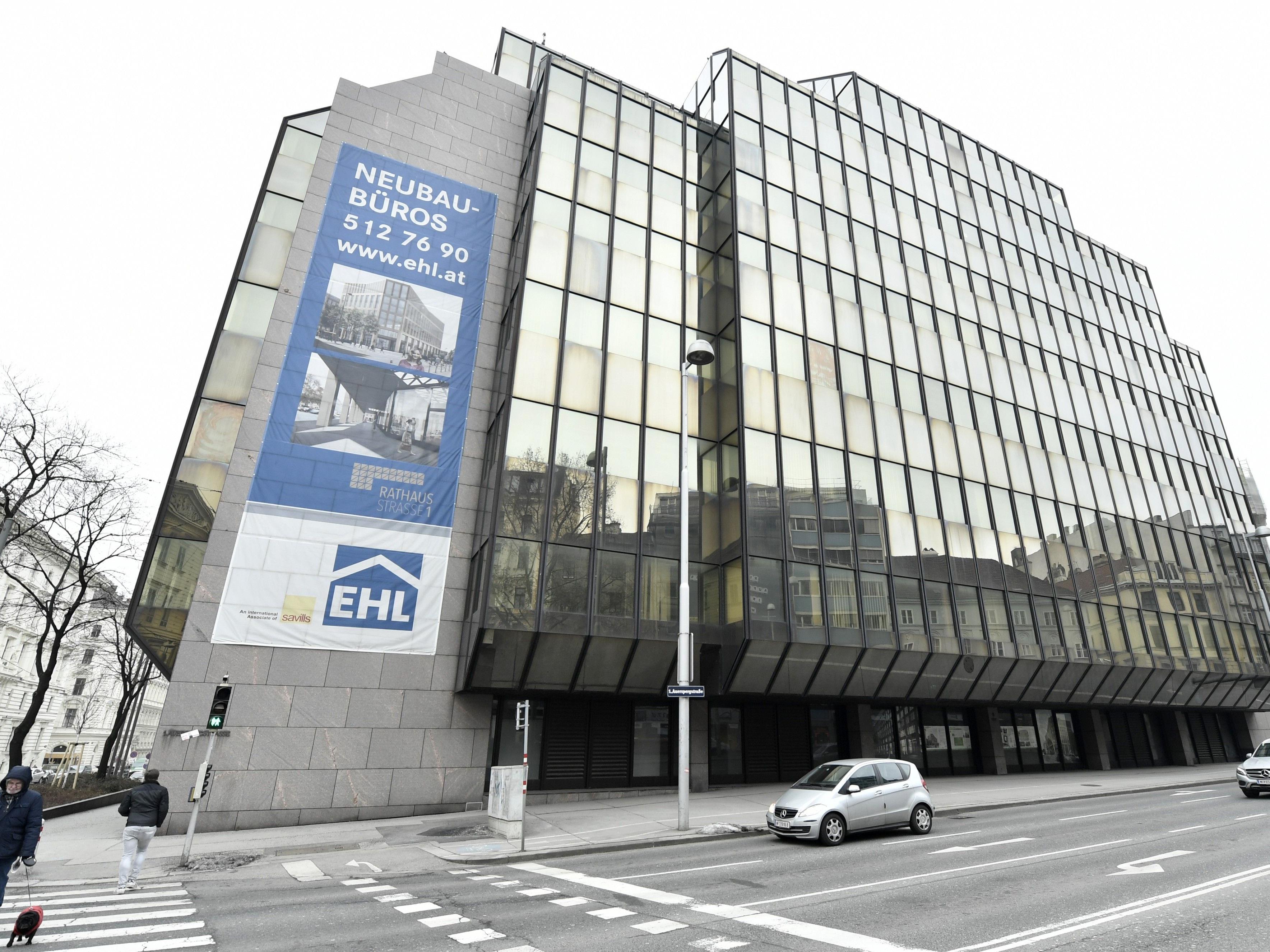 Das ehemalige Rechenzentrum "Glaspalast" in Wien wird abgetragen.