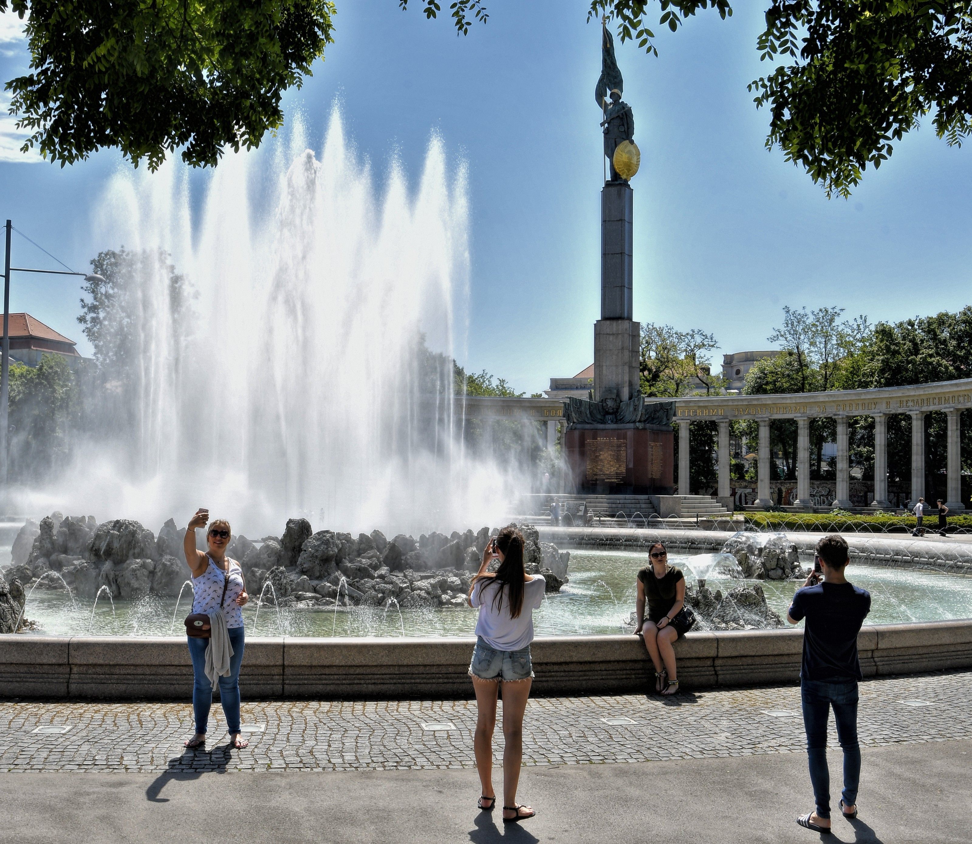 Der Wochenbeginn wird wieder sommerlich. Der Wochenbeginn wird wieder sommerlich.