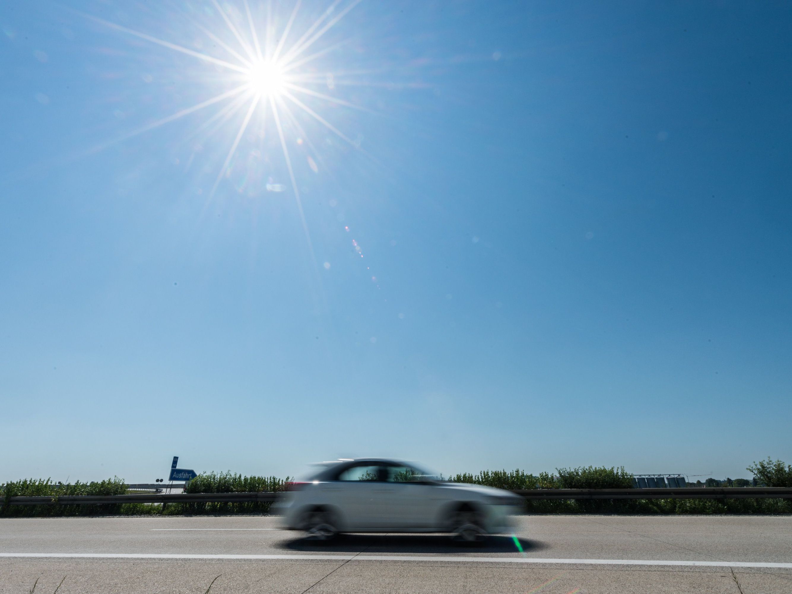 Wenn die Hitze auch das Auto fest im Griff hat, helfen vielleicht die Tipps von ARBÖ. Wenn die Hitze auch das Auto fest im Griff hat, helfen vielleicht die Tipps von ARBÖ.
