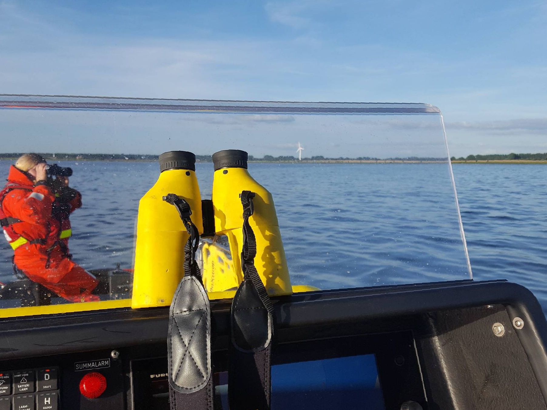 Im Öresund wurde am Montag eine Frauenleiche geborgen. Ob es sich um eine seit 11 Tagen vermisste Journalistin handelt ist unklar. Im Öresund wurde am Montag eine Frauenleiche geborgen. Ob es sich um eine seit 11 Tagen vermisste Journalistin handelt ist unklar.