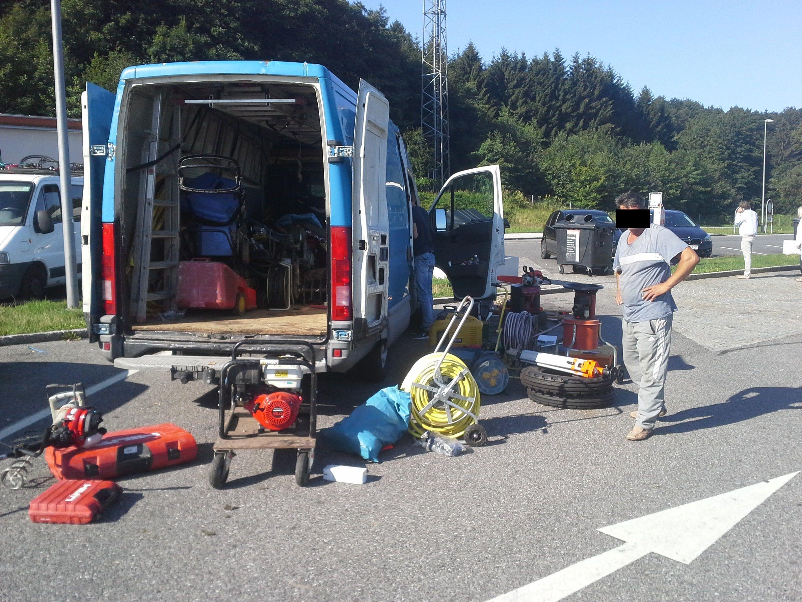 Die Polizei hat einen 42-Jährigen nach Diebstählen in Deutschland auf der A1 Richtung Wien gestoppt.