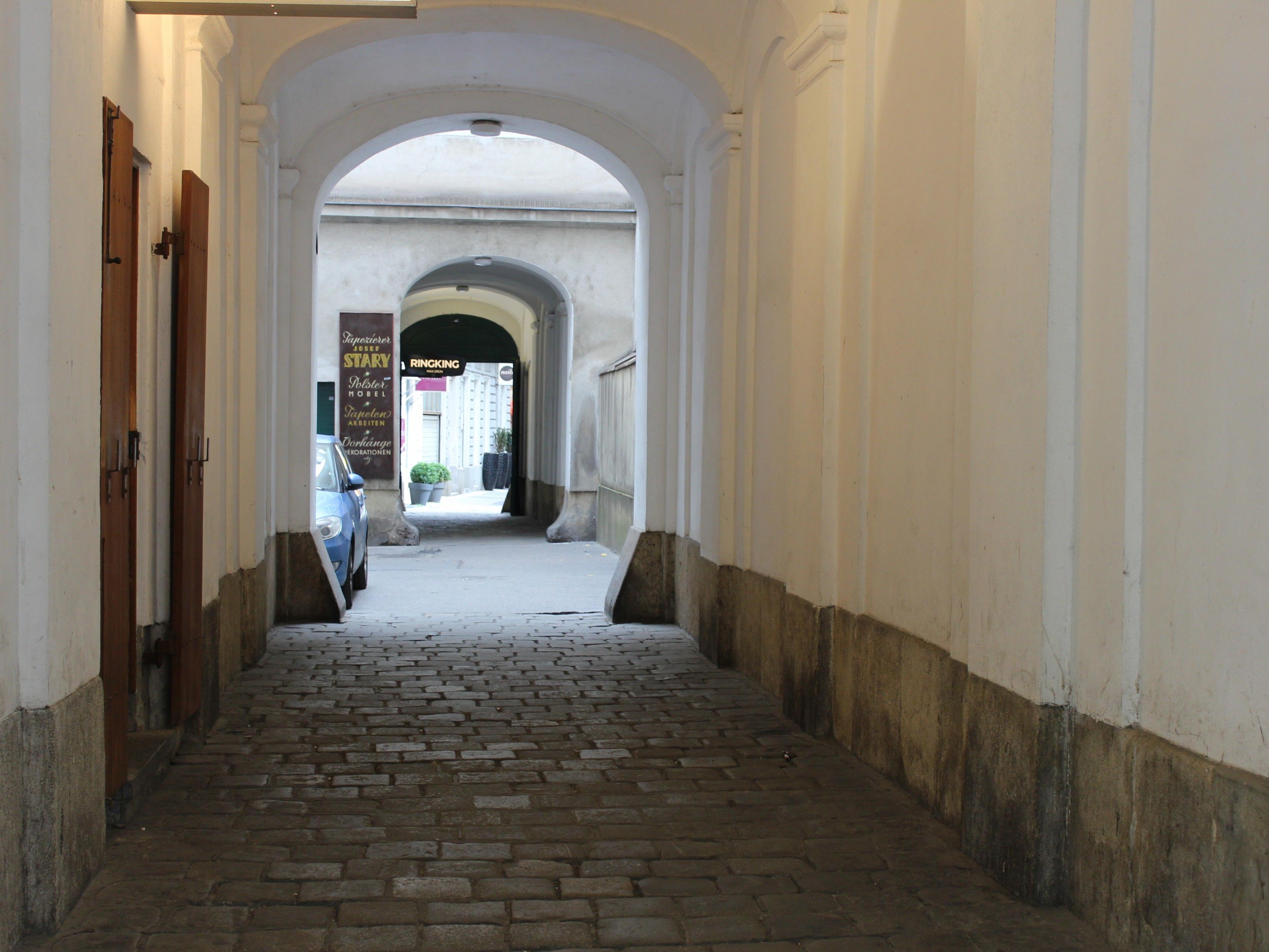 In den Durchhäusern der Wiener Innenstadt bedienten Prostituierte ihre Freier.