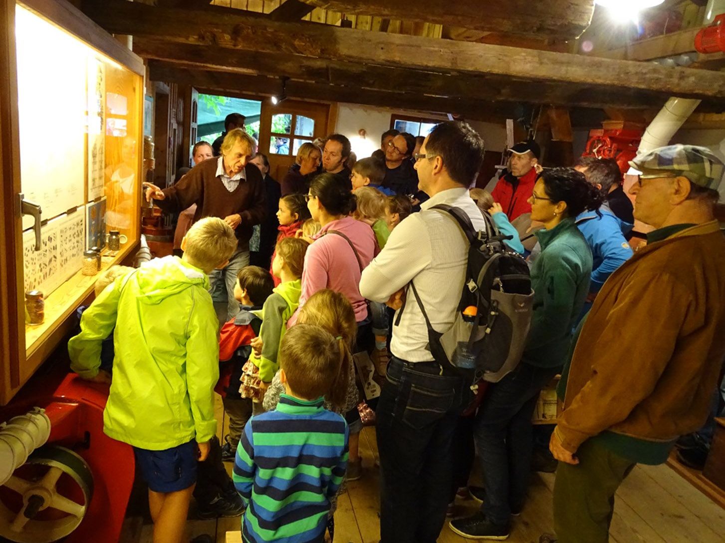 Ing. Bernd Amann führt durch das einzigartige Mühlenmuseum" Stoffels Säge-Mühle. Ing. Bernd Amann führt durch das einzigartige Mühlenmuseum" Stoffels Säge-Mühle.
