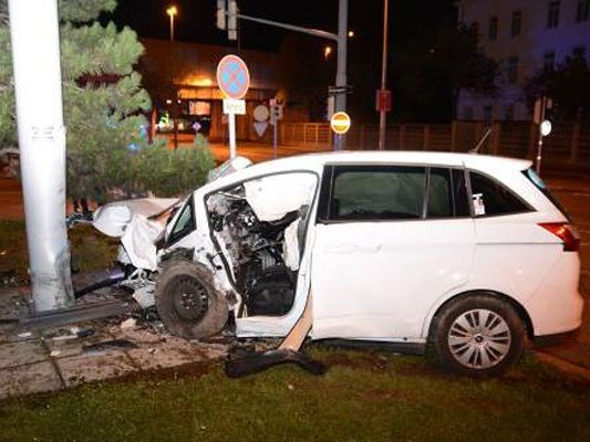 Ein Unfall auf der Triester Straße forderte drei Verletzte Ein Unfall auf der Triester Straße forderte drei Verletzte