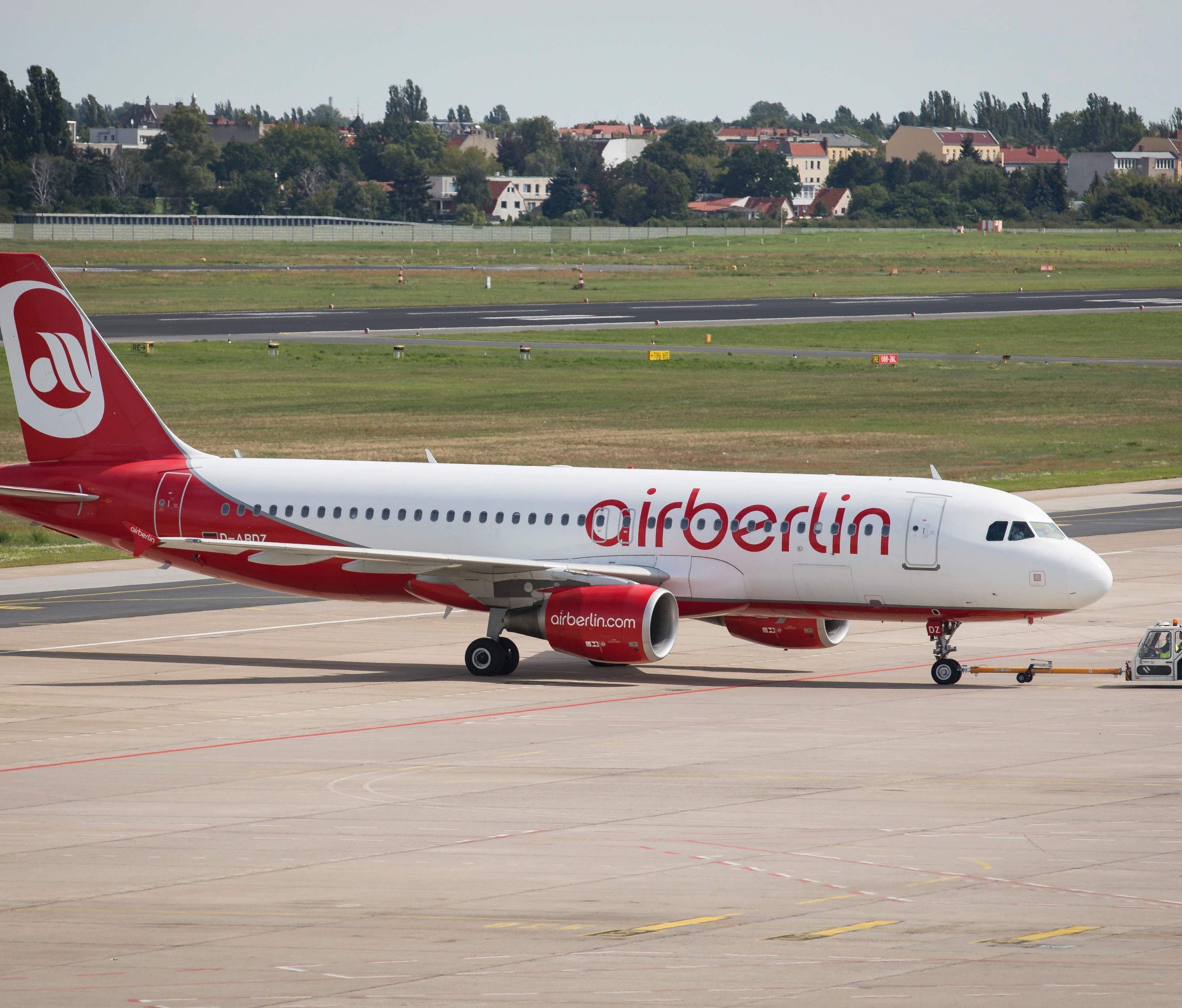 Mit einem millionenschweren Übergangskredit wird Air Berlin geholen.