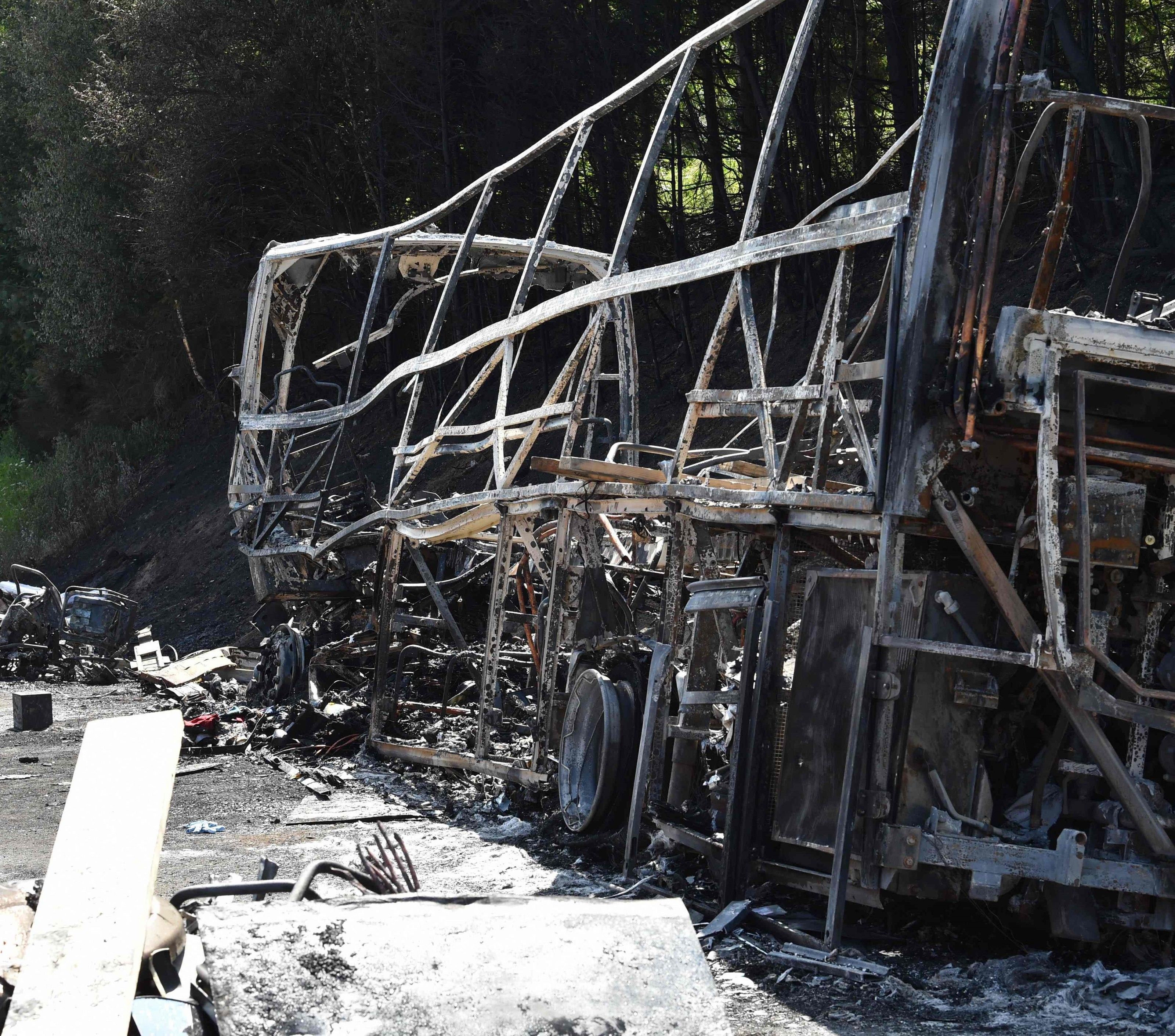 Bei dem verheerenden Brand auf der Autobahn A9 starben 18 Menschen. Bei dem verheerenden Brand auf der Autobahn A9 starben 18 Menschen.