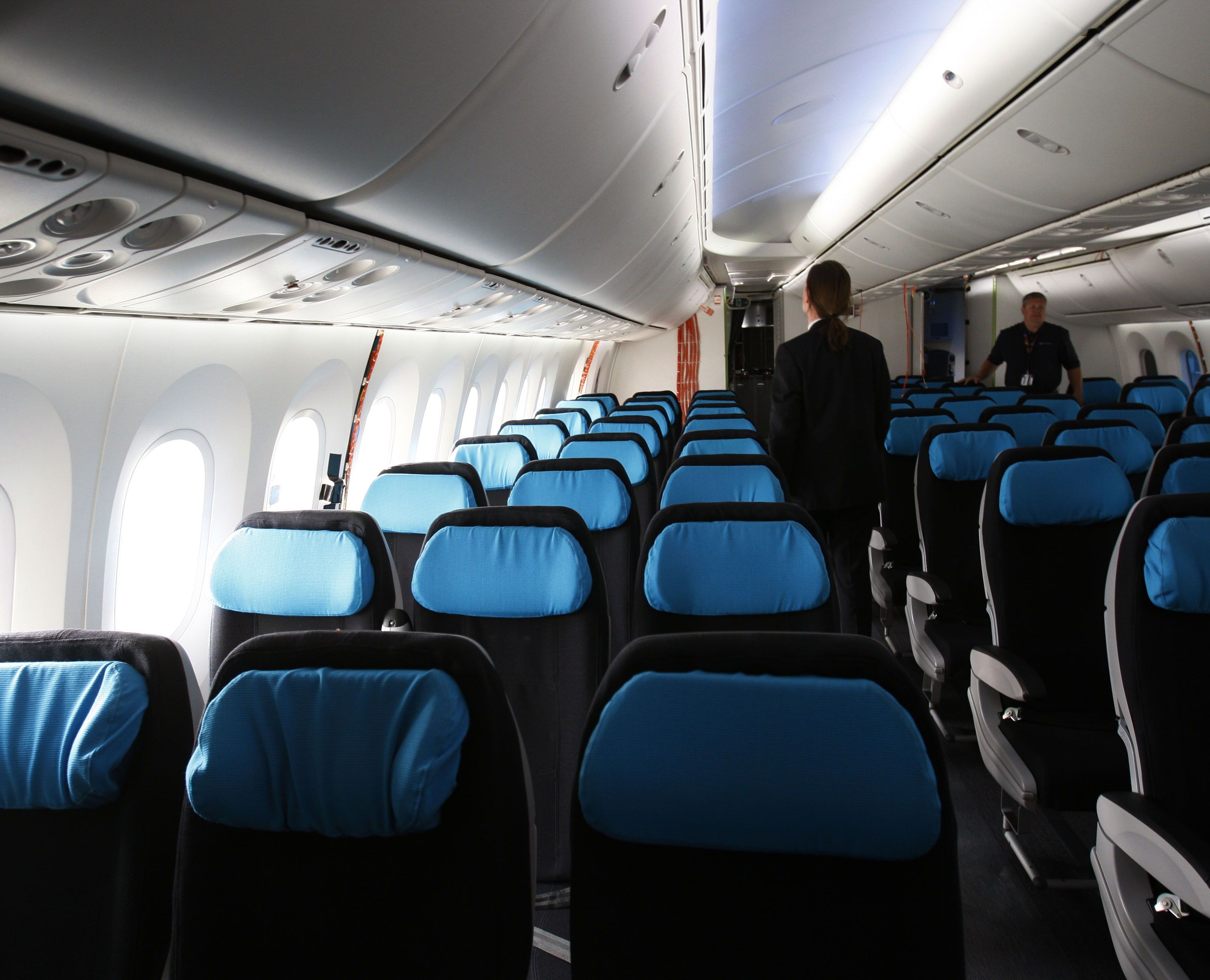 Vier Stunden mussten die Passagiere im Flugzeug ausharren. Vier Stunden mussten die Passagiere im Flugzeug ausharren.