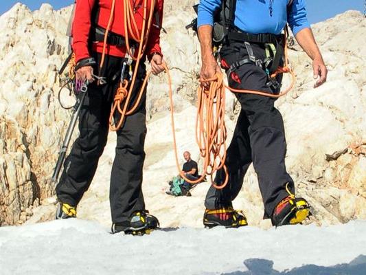 Zwei Bergsteiger stürzten in Salzburg ab.