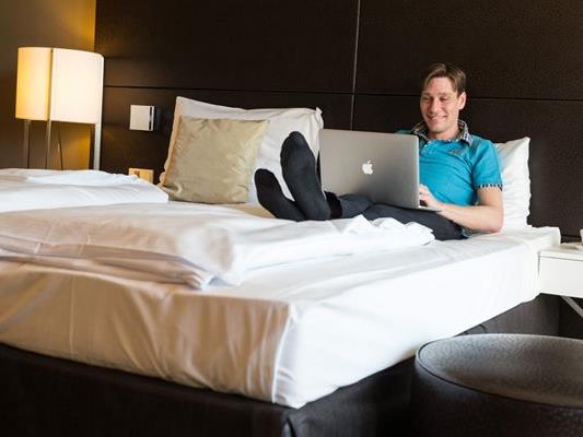 Im klimatisierten Hotelzimmer können Wiener eine erholsame Nacht verbringen.