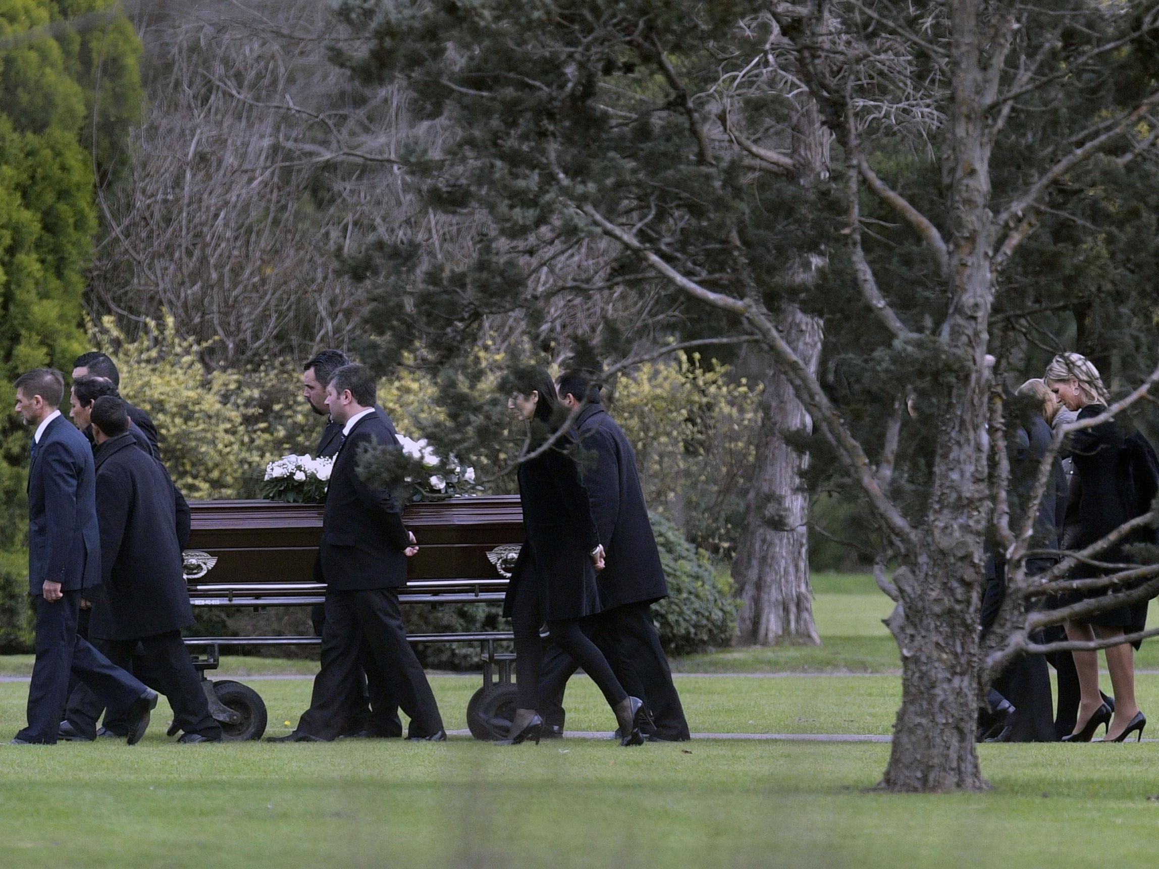 Die Beerdigung von Maximas Vater.