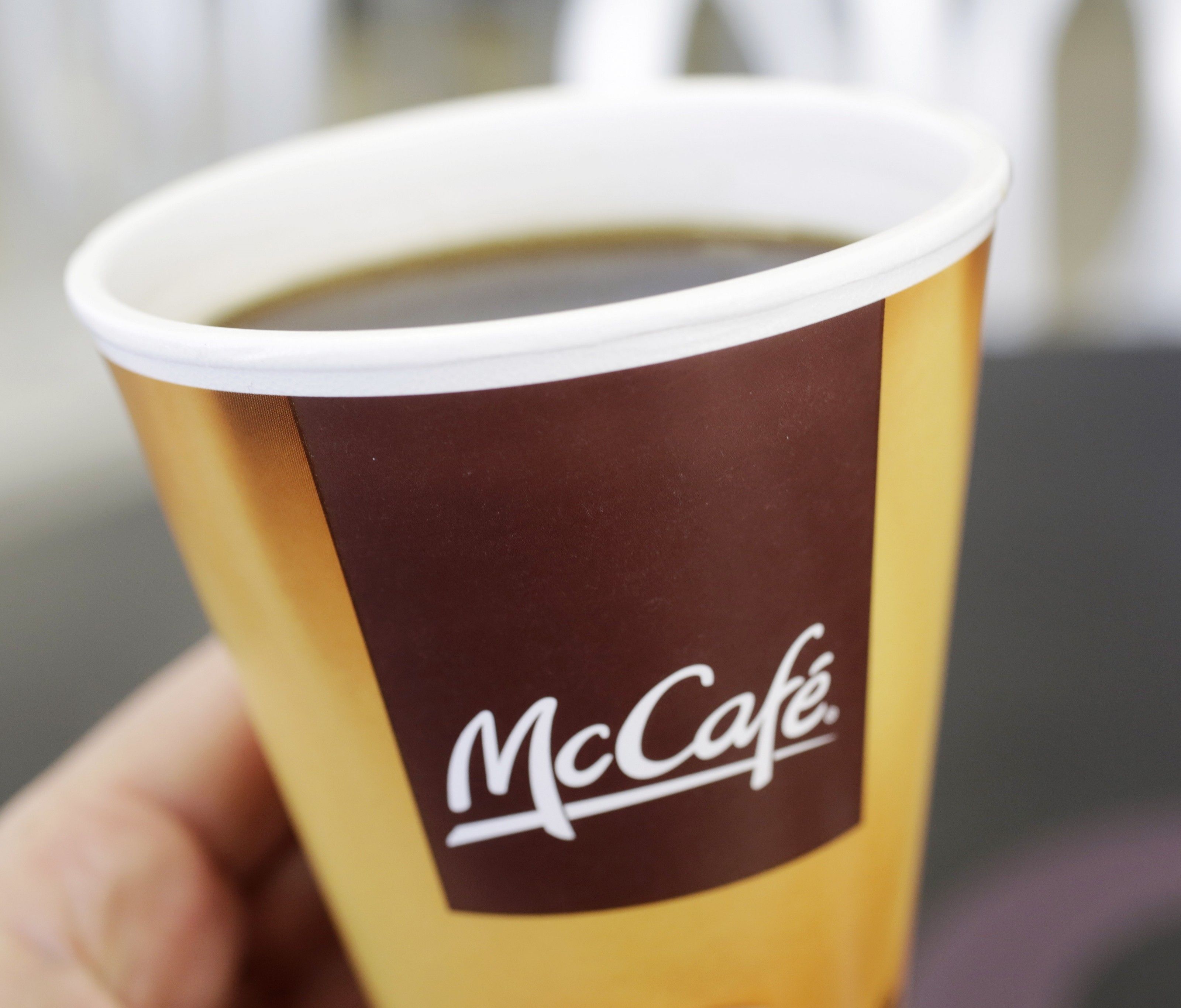 McDonald's will die Pappbecher verbannen. McDonald's will die Pappbecher verbannen.