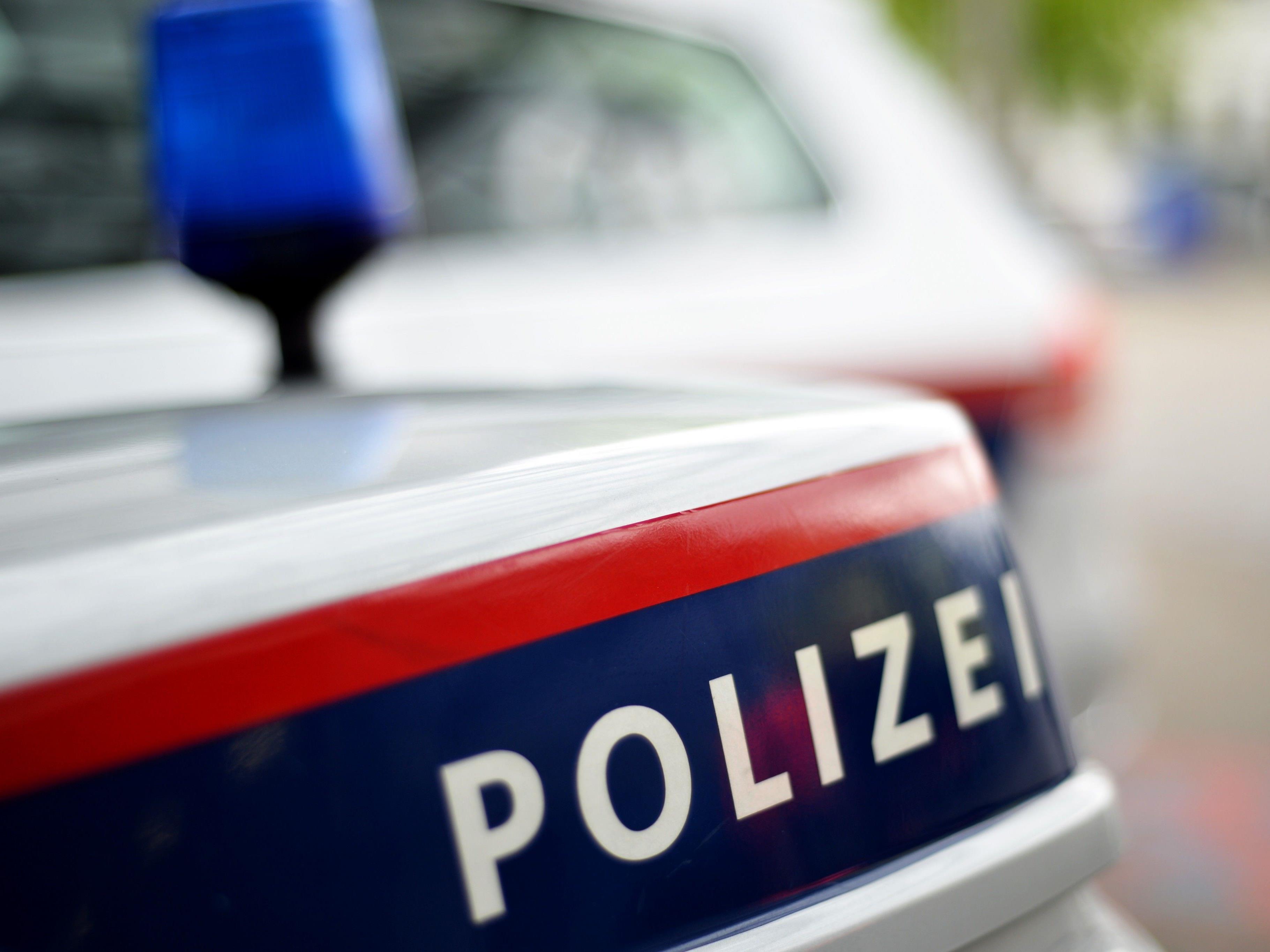 Am Freitag ereignete sich auf der Laxenburger Straße in Wien-Favoriten ein Fahrzeugüberschlag.