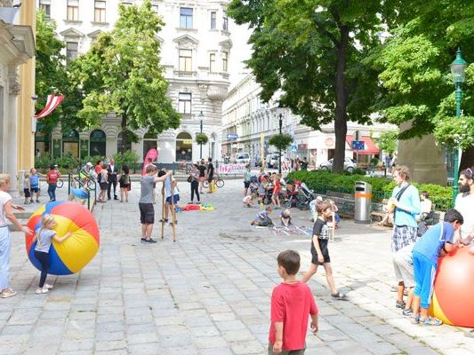 Bei der Wiener Spielstraße haben Kinder Vorrang. Bei der Wiener Spielstraße haben Kinder Vorrang.