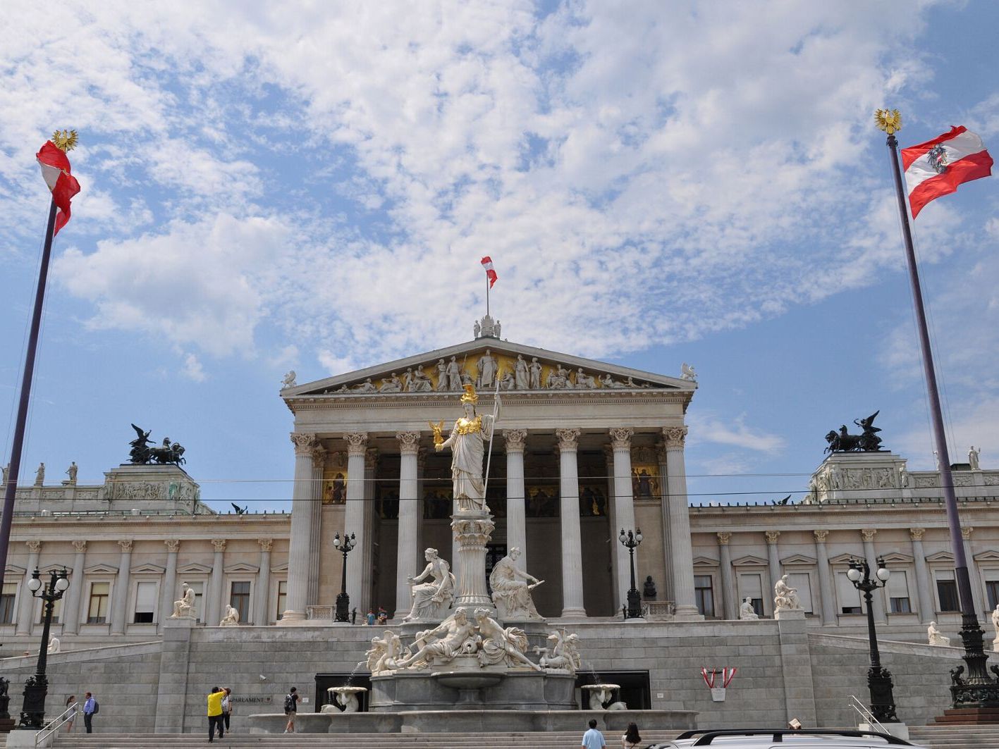 Im Keller des Parlaments wurden NS-Darstellungen gefunden. Im Keller des Parlaments wurden NS-Darstellungen gefunden.