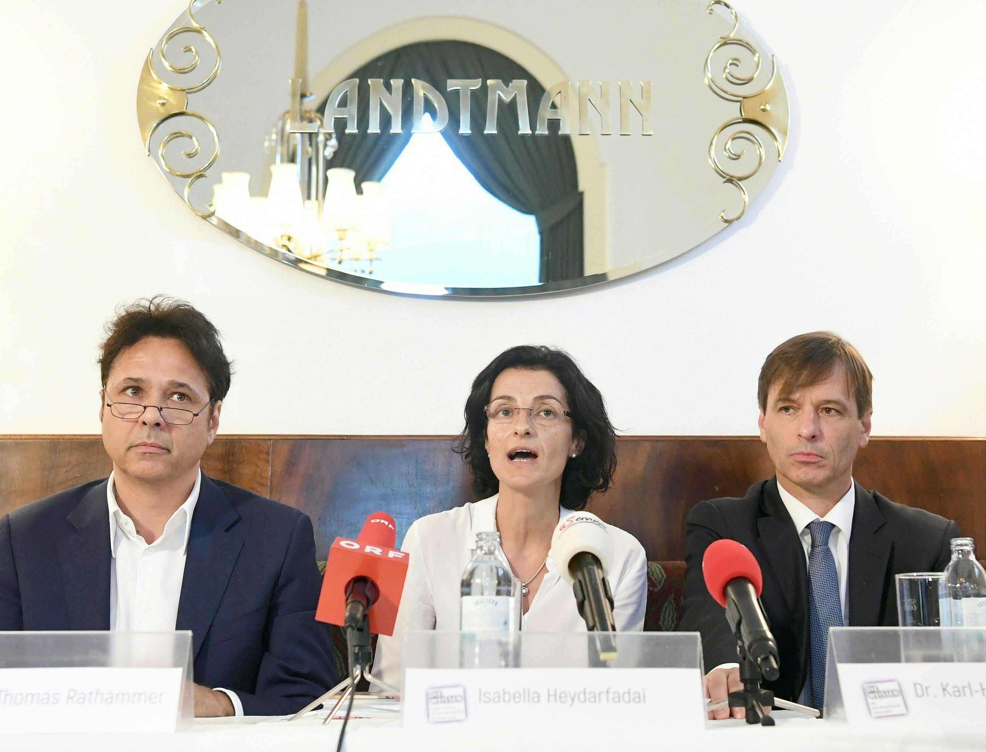 Die Weißen bei der Pressekonferenz in Wien. Die Weißen bei der Pressekonferenz in Wien.