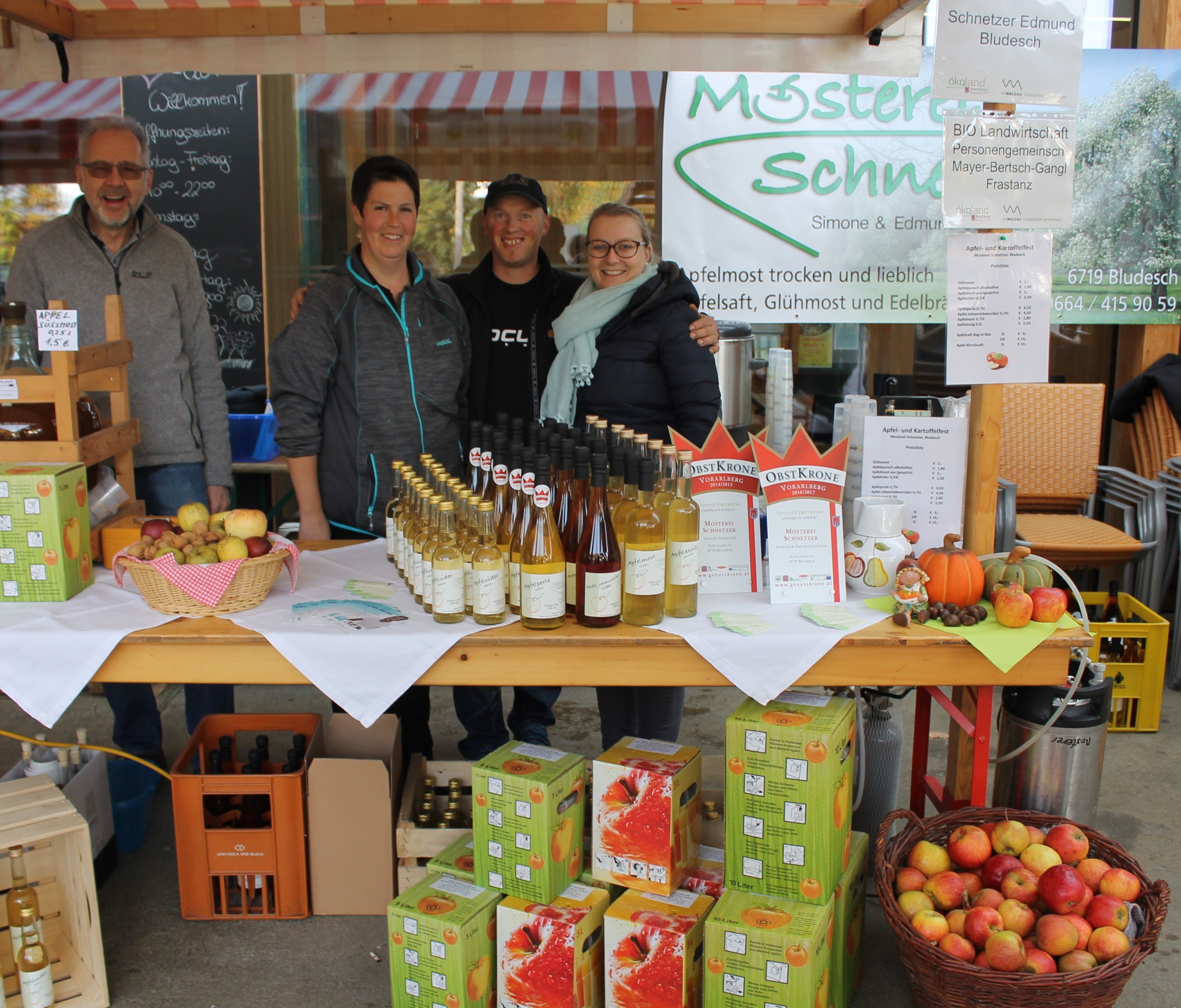 Familie Schnetzer aus Bludesch bot seine Produkte an Familie Schnetzer aus Bludesch bot seine Produkte an