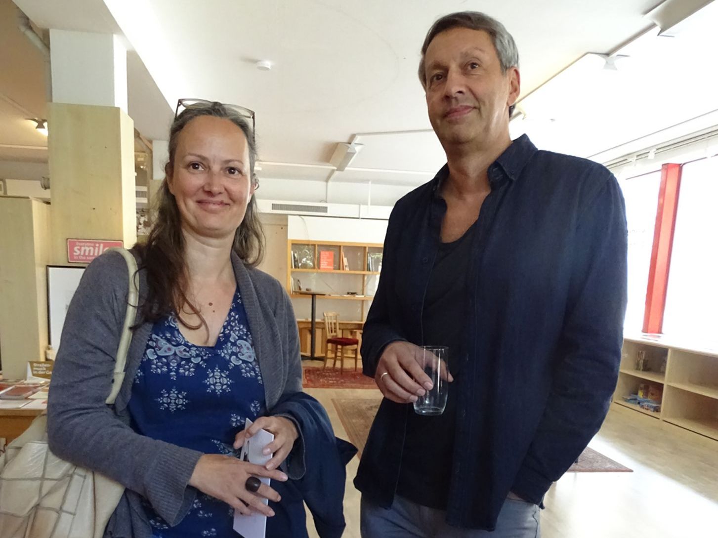 Dr. Johannes Inama hält die Vernissagerede bei der Ausstellung von Daniela Peter. Dr. Johannes Inama hält die Vernissagerede bei der Ausstellung von Daniela Peter.