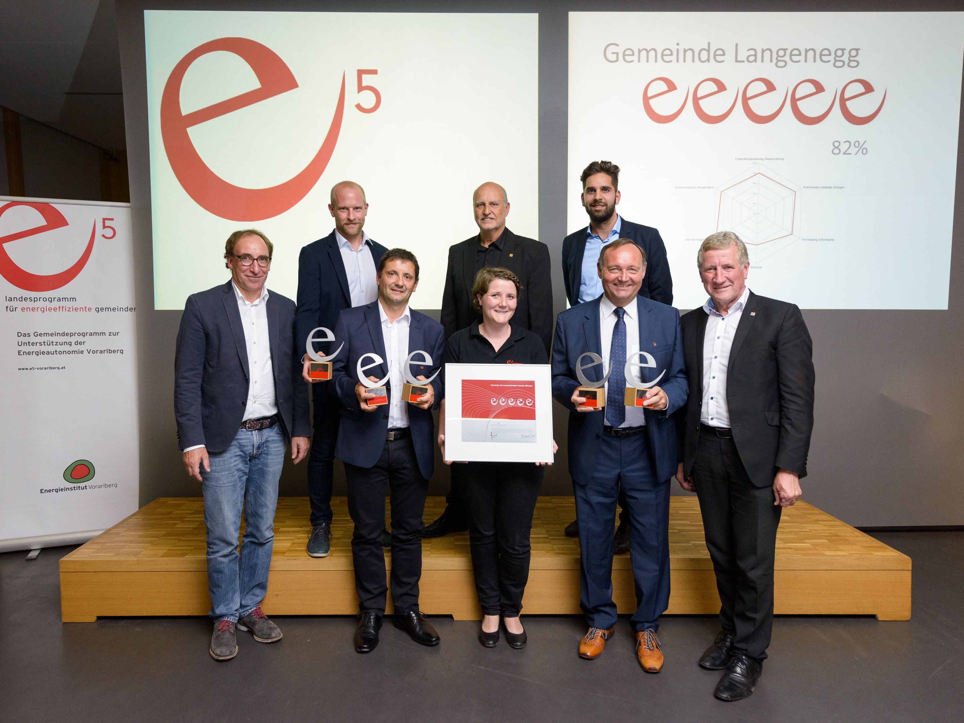 Bgm. Kurt Krottenhammer, e5-Teamleiterin Anita Fuchs und e5-Energiebeauftragter Mario Nussbaumer nahmen die Auszeichnung entgegen. Bgm. Kurt Krottenhammer, e5-Teamleiterin Anita Fuchs und e5-Energiebeauftragter Mario Nussbaumer nahmen die Auszeichnung entgegen.