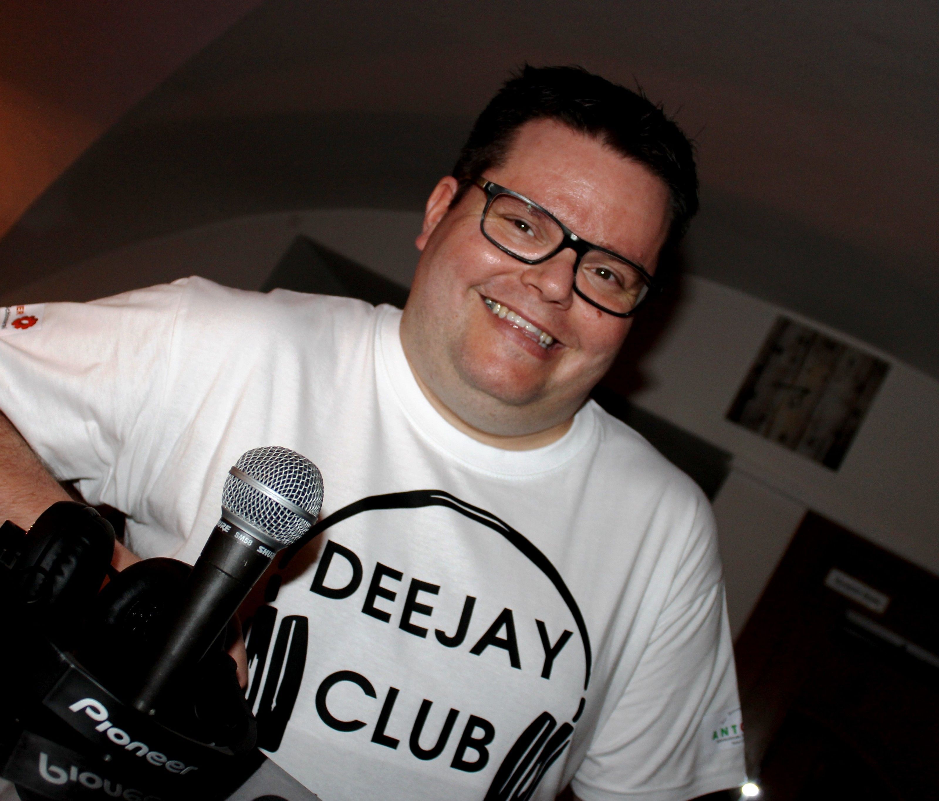 Mit Mathas Brock, alias "DJ Motion" ist der DJ-Club-Bludenz heute wieder im Einsatz in Antonio´s Bar