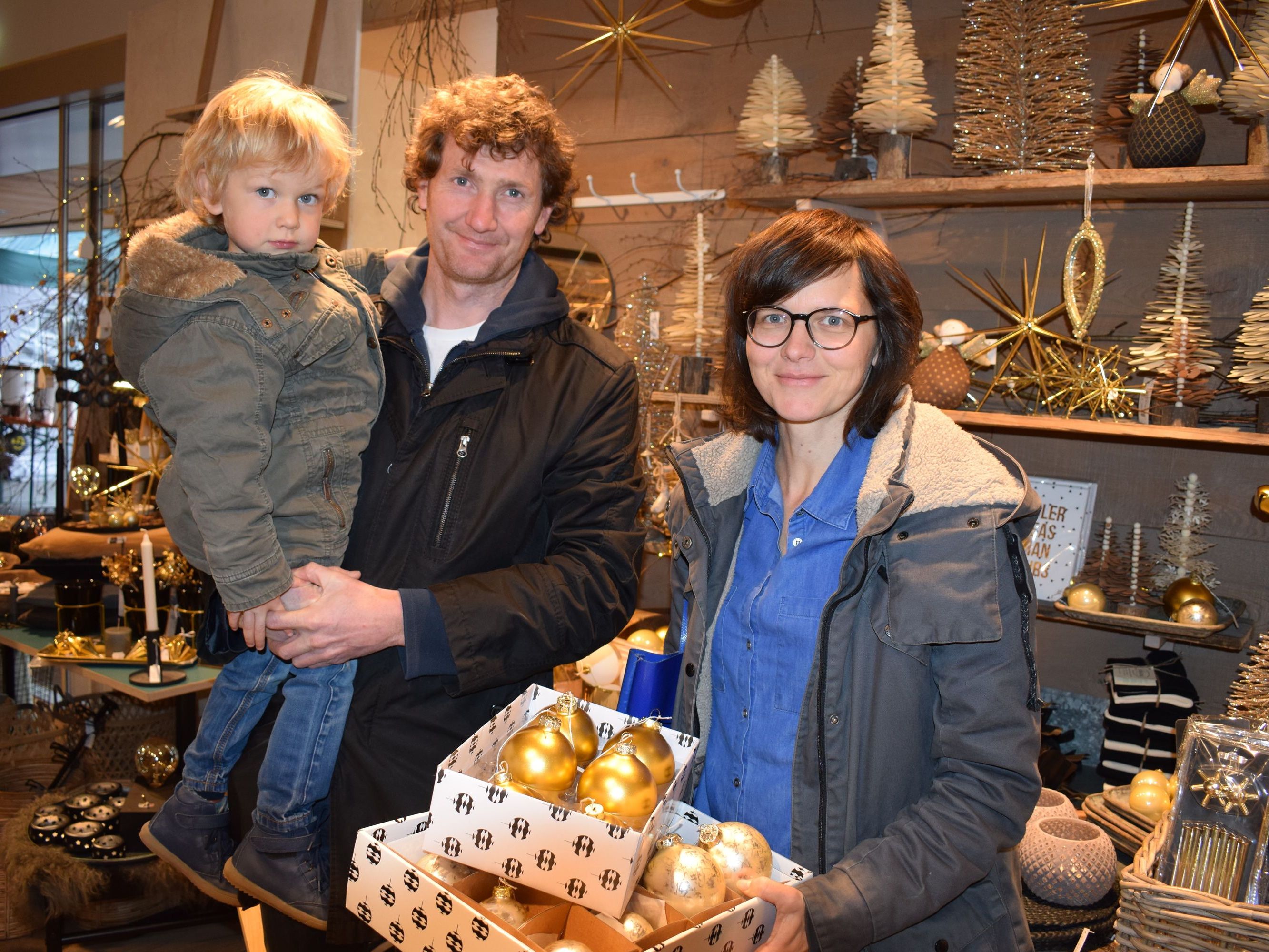 Arno und Claudia Geiger mit Laurenz ließen sich vom Angebot inspirieren. Arno und Claudia Geiger mit Laurenz ließen sich vom Angebot inspirieren.