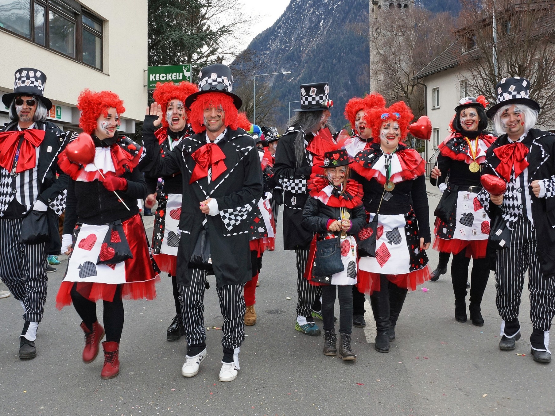 Am Fasnatwochenende geben in Bludenz die Mäschgerle den Ton an. Beim großen Jöri-Umzug sorgen auch heuer wieder viele Jöris für ein buntes Am Fasnatwochenende geben in Bludenz die Mäschgerle den Ton an. Beim großen Jöri-Umzug sorgen auch heuer wieder viele Jöris für ein buntes