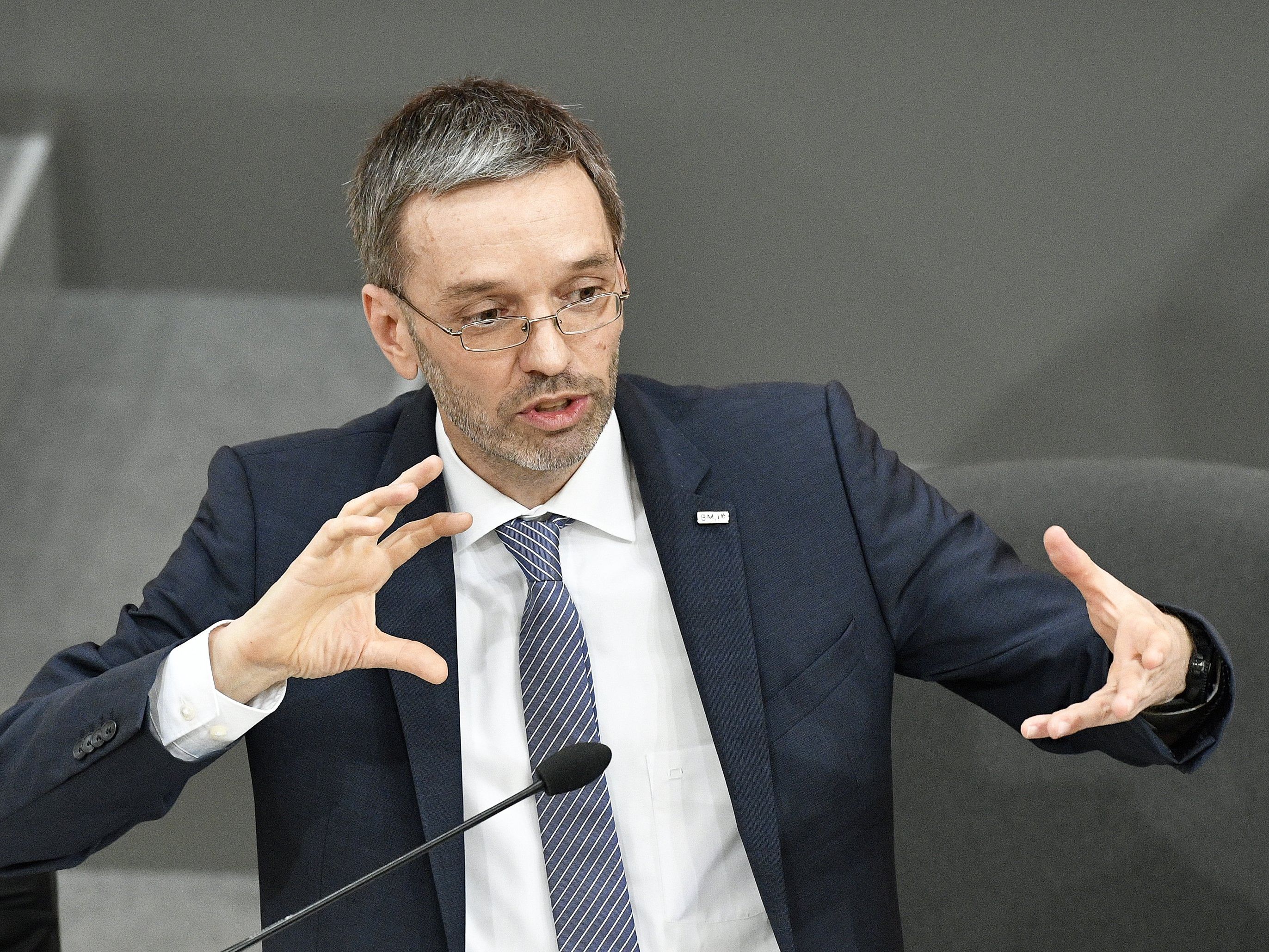 Innenminister Herbert Kickl will dem ATIB-Verein auf den Zehn fühlen. Innenminister Herbert Kickl will dem ATIB-Verein auf den Zehn fühlen.