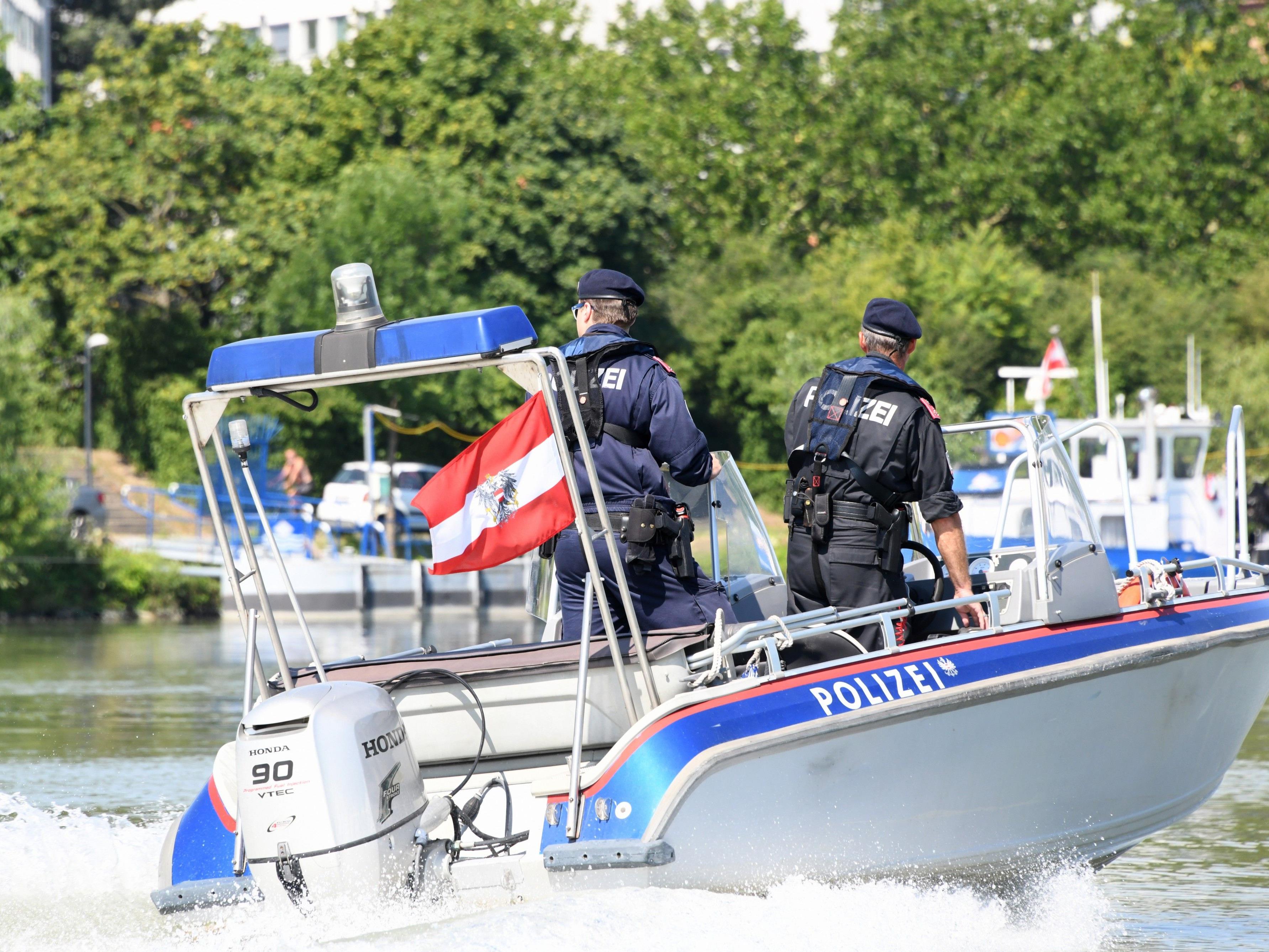 Die Wasserpolizei ist beim Donauinselfest mit bis zu vier Booten im Einsatz.