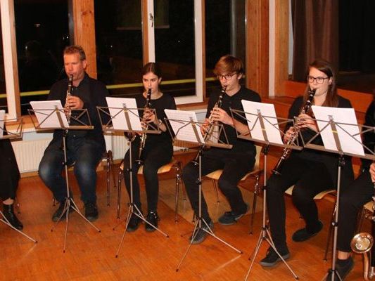 Musikalische Klänge bei Generalversammlung der MS Walgau Musikalische Klänge bei Generalversammlung der MS Walgau