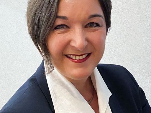 Kandidatin Andrea Tschofen-Netzer bewirbt sich mit den Zielen des Teams als Bürgermeisterin. Kandidatin Andrea Tschofen-Netzer bewirbt sich mit den Zielen des Teams als Bürgermeisterin.
