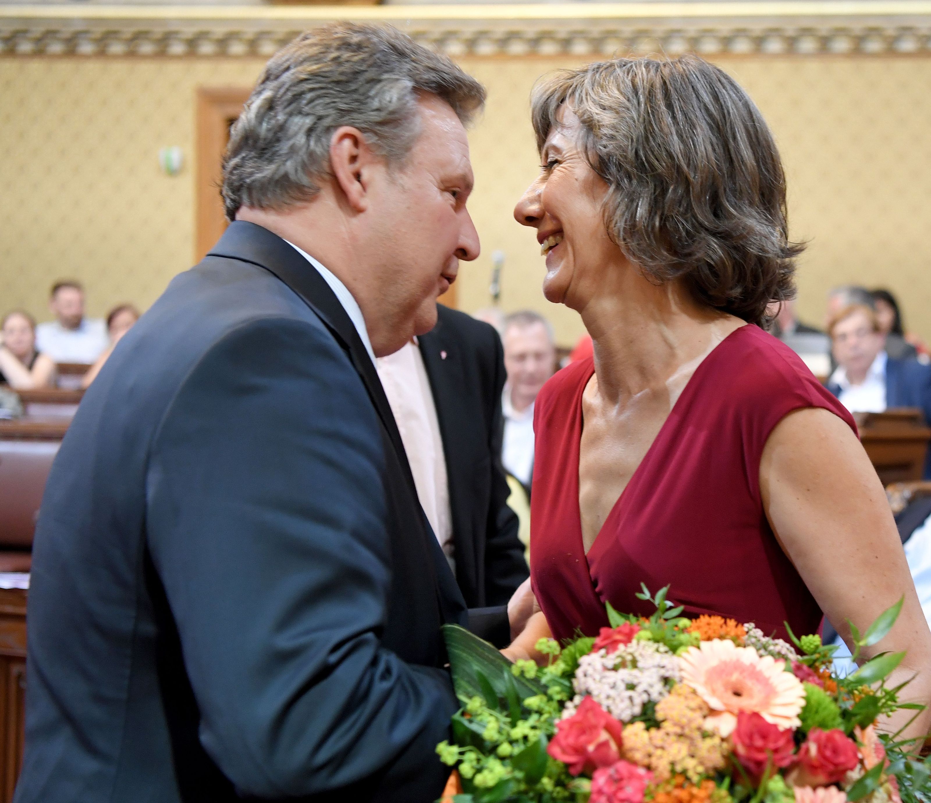 Die rot-grüne Koalition kommt laut einer Umfrage gut an. Die rot-grüne Koalition kommt laut einer Umfrage gut an.