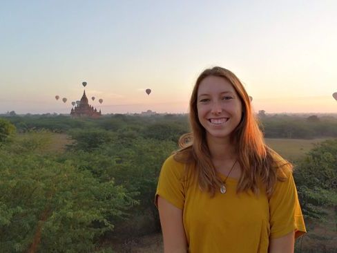 GlobetrotterInnen teilen ihre Erfahrungen via Zoom mit allen Interessierten und beantworten ihre Fragen. GlobetrotterInnen teilen ihre Erfahrungen via Zoom mit allen Interessierten und beantworten ihre Fragen.
